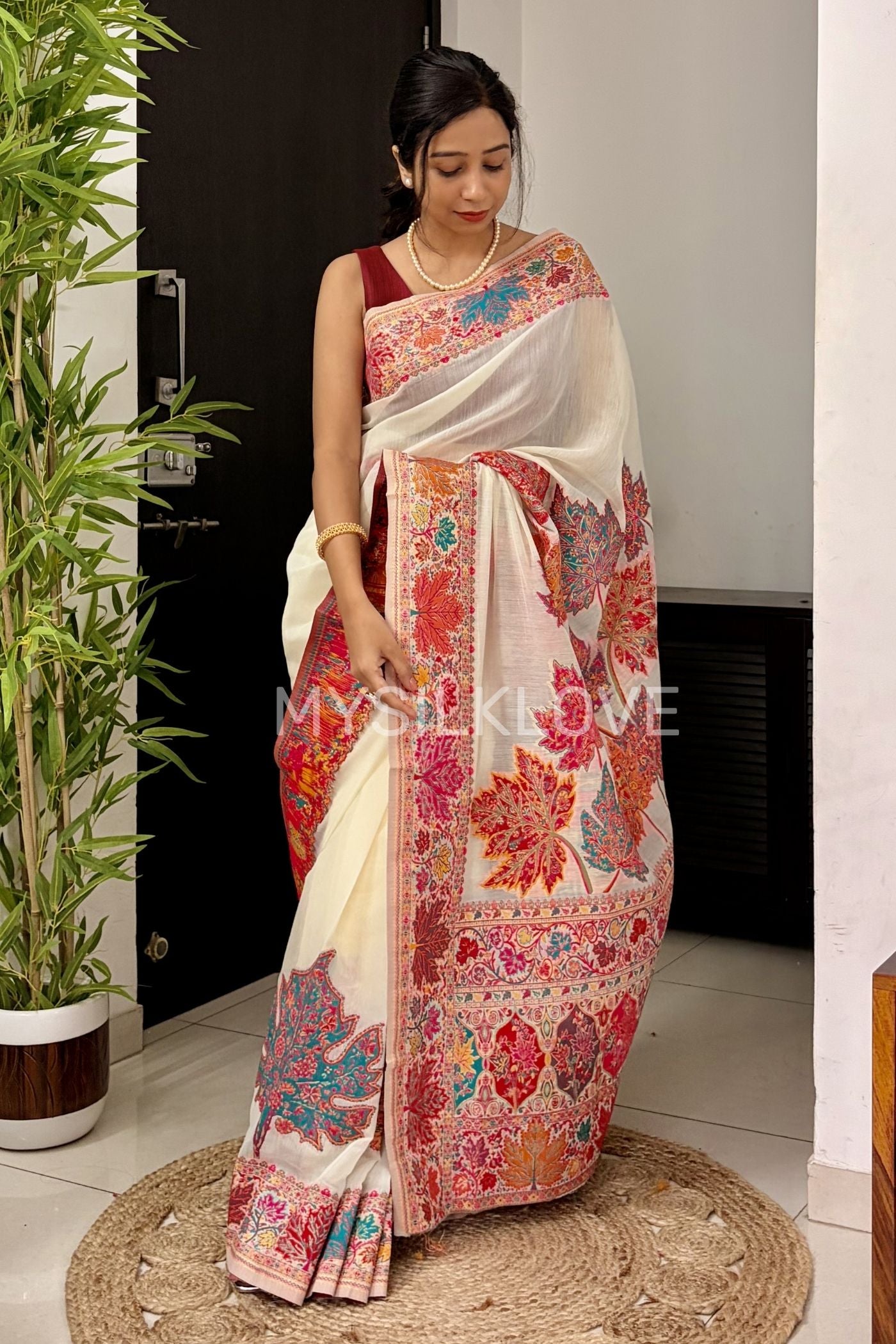 Buy MySilkLove Oyster White Kashmiri Handloom Jamewar Saree Online