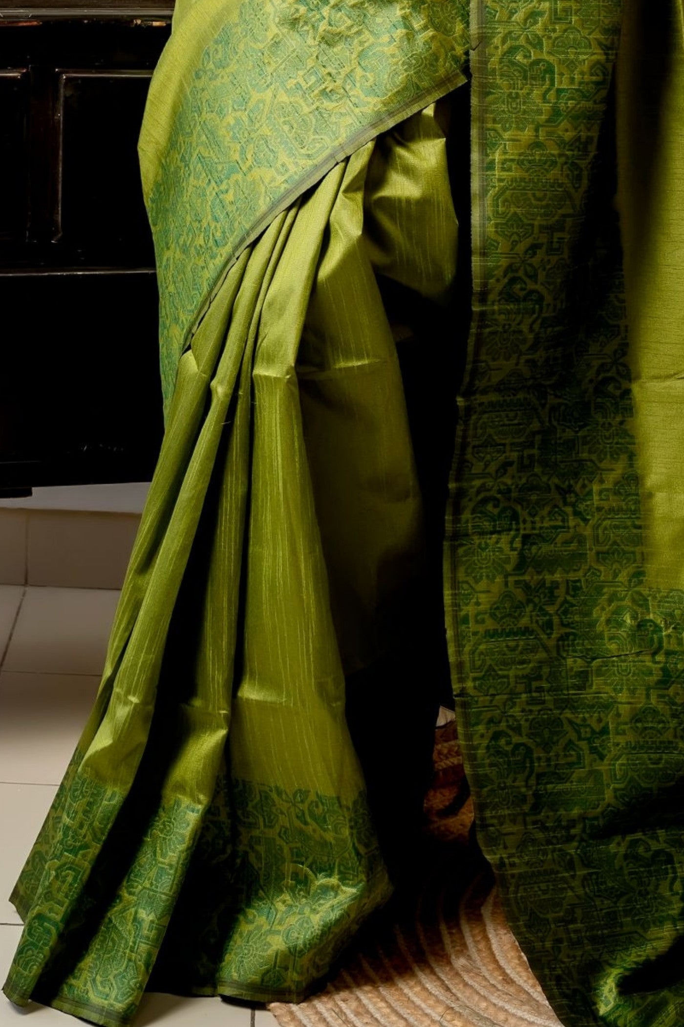 Buy MySilkLove Emerald Green Banarasi Handloom Raw Silk Saree Online
