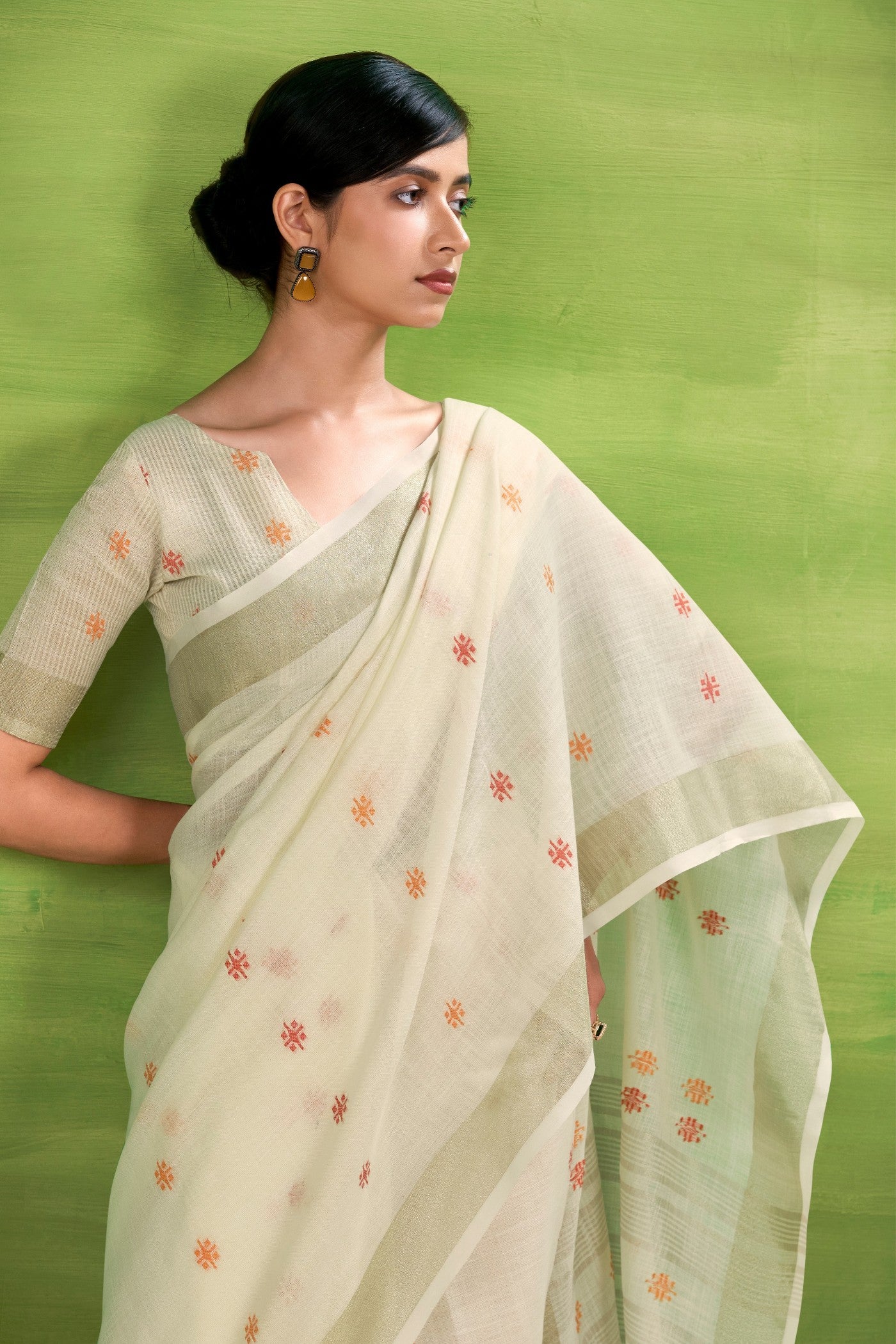 Buy MySilkLove Floral White Woven Linen Saree Online