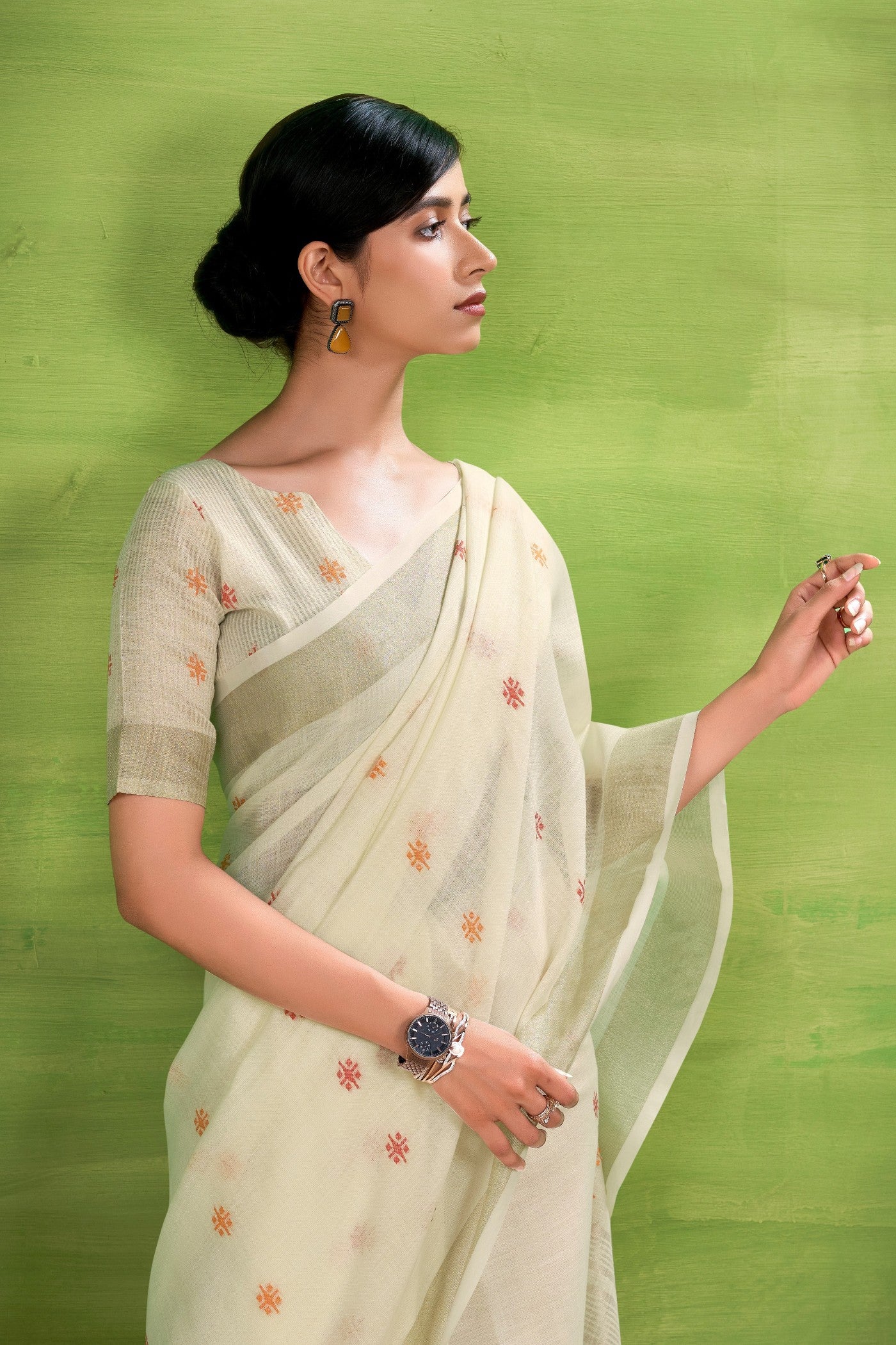 Buy MySilkLove Floral White Woven Linen Saree Online