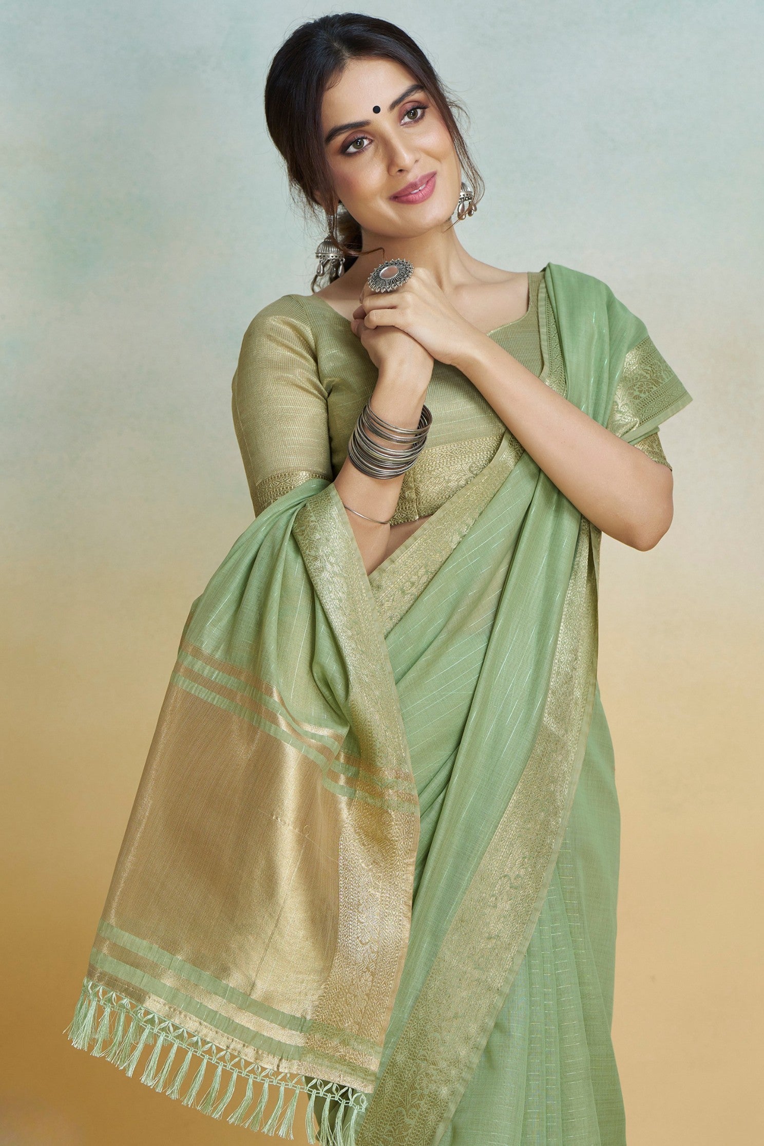 Buy MySilkLove Mantis Green Woven Maheshwari Saree Online