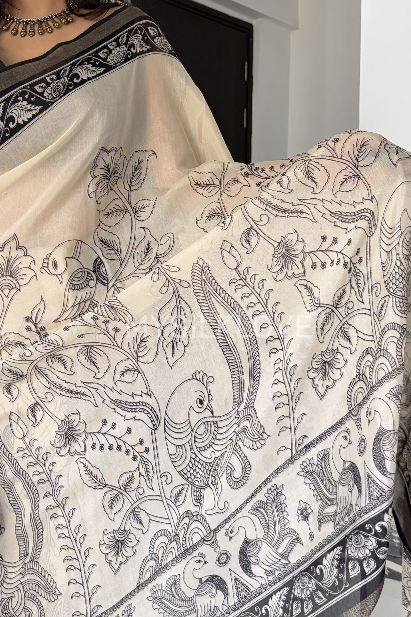 Buy MySilkLove Rashmika Mandanna Inspired- Black and Cream Mul Cotton Kalamkari Saree Online