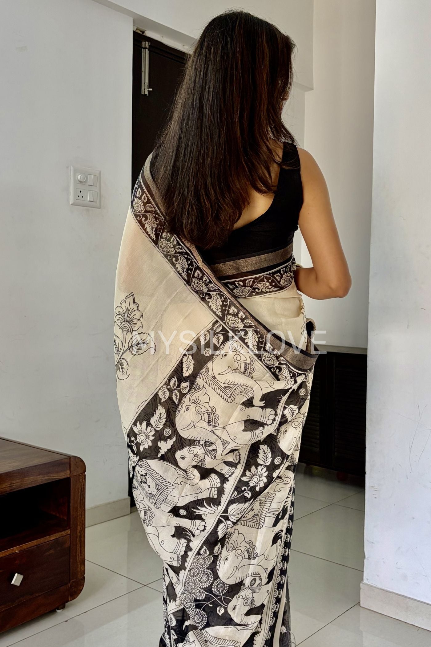 Buy MySilkLove Rashmika Mandanna Inspired- Black and Cream Mul Cotton Kalamkari Saree Online