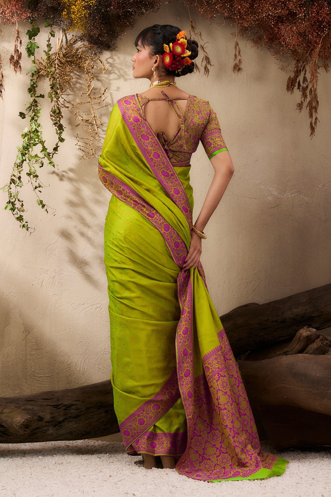 Buy MySilkLove Volt Green Woven Tanchoi Kanjivaram Saree Online