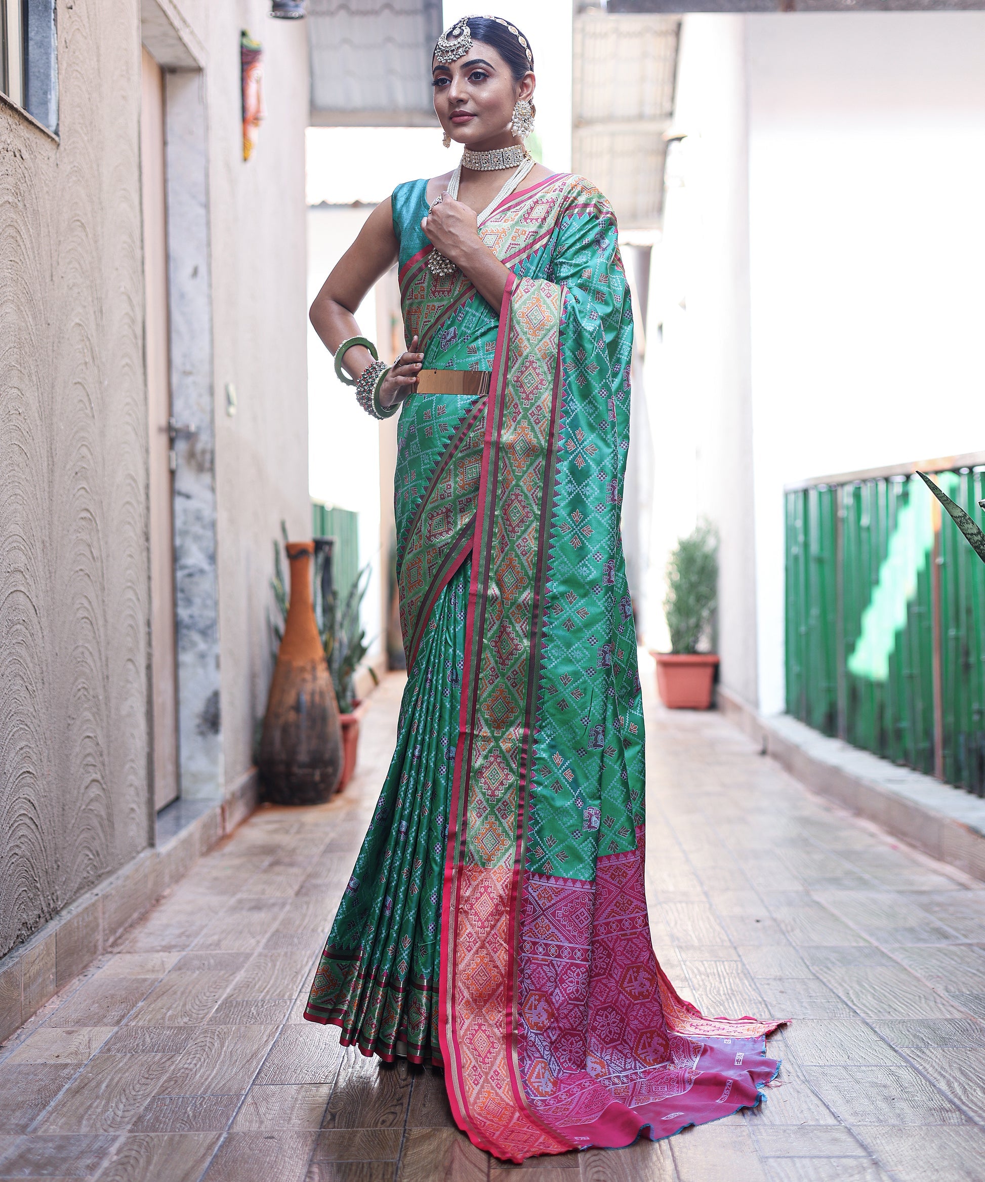 Buy MySilkLove Malachite Green Woven Contrast Patola Silk Saree Online