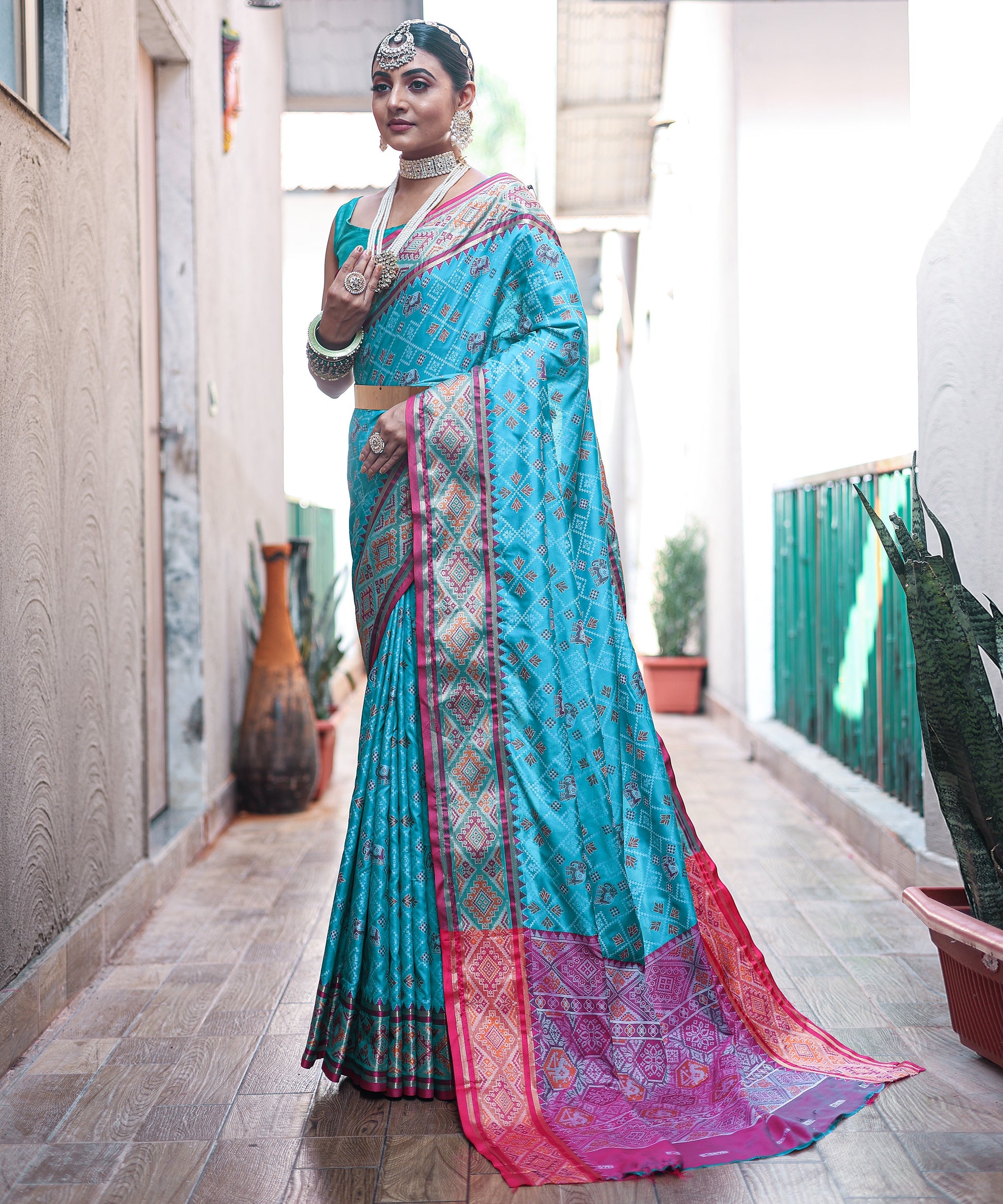 Buy MySilkLove Fountain Blue Woven Contrast Patola Silk Saree Online