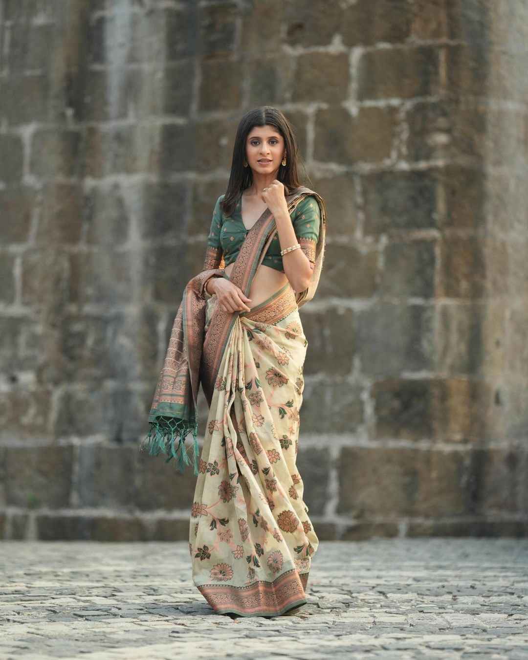 Buy MySilkLove Tahuna Green and Cream Bronze Zari Organza Woven Silk Saree Online