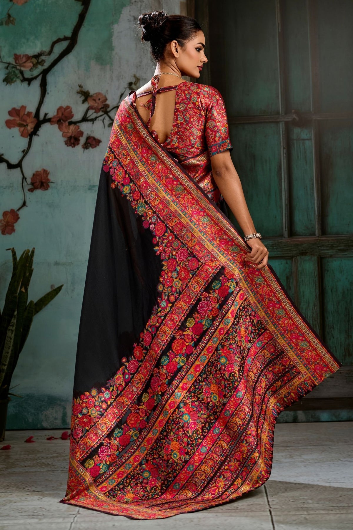 Buy MySilkLove Charcoal Black Kashmiri Handloom Jamewar Saree Online