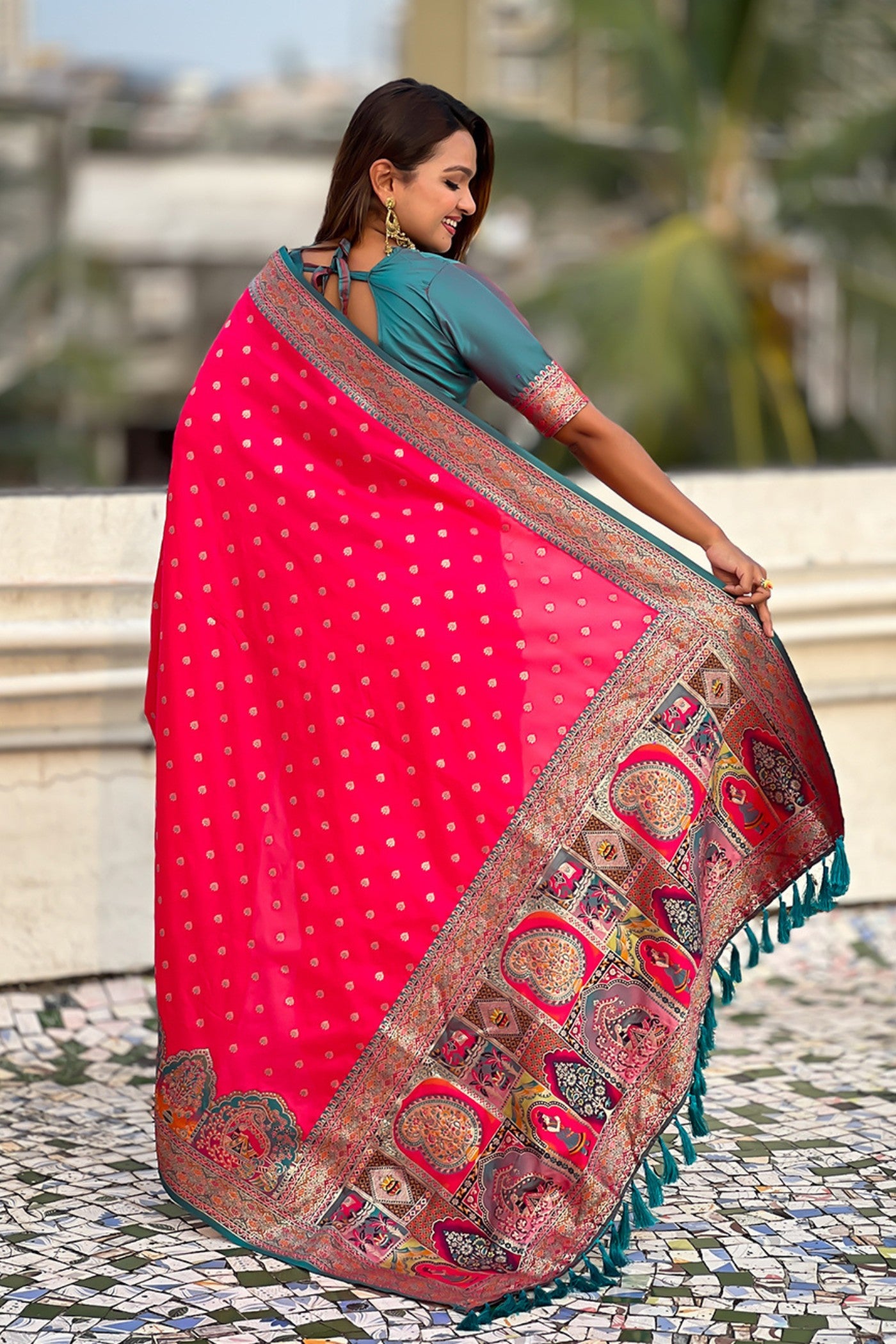 Buy MySilkLove Fuchsia Pink Woven Banarasi Saree Online