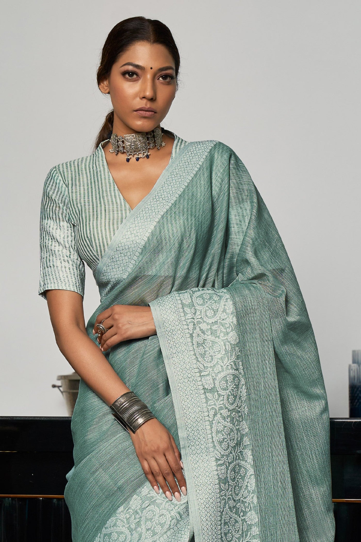 Buy MySilkLove Lincoln Green Woven Linen Saree Online