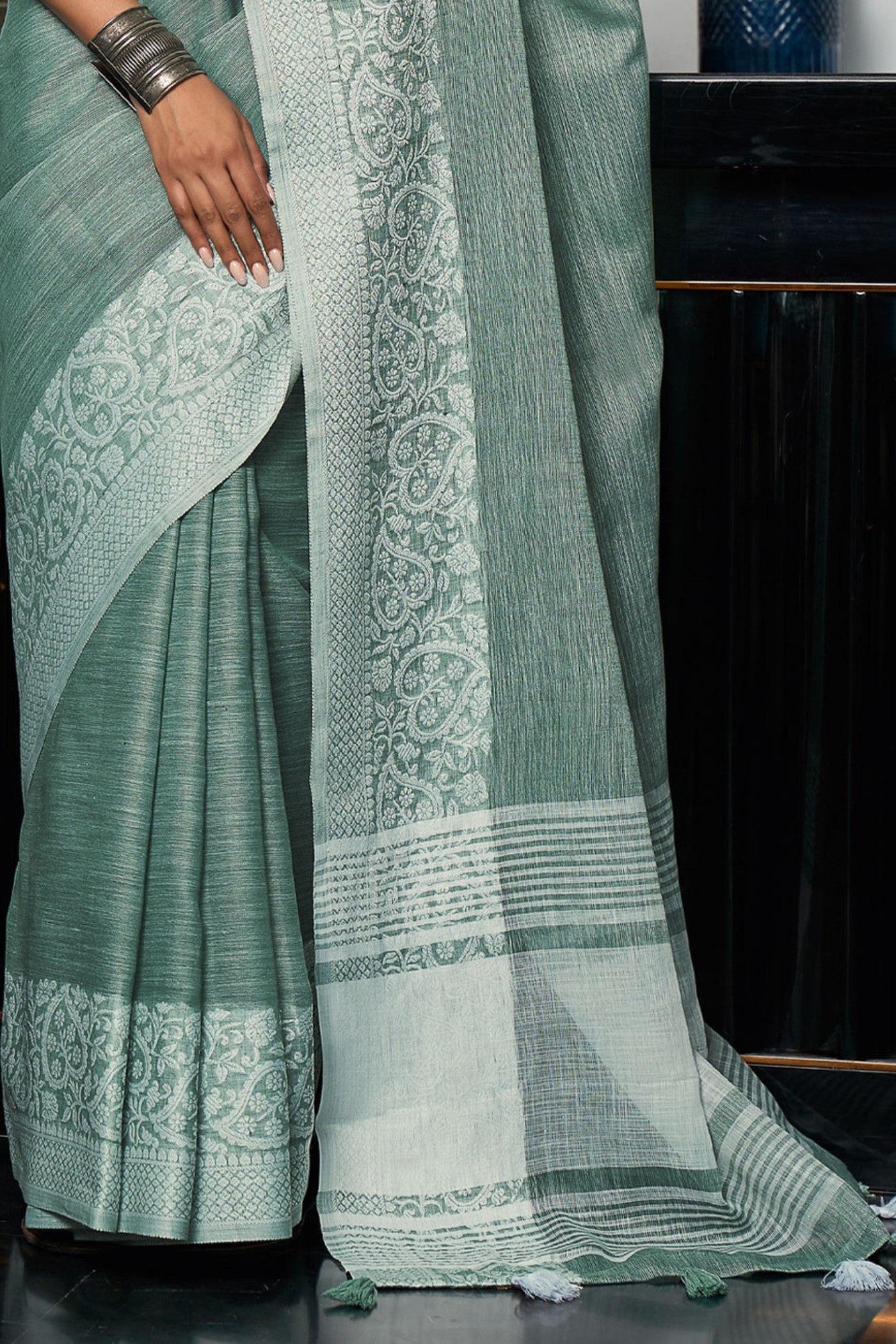 Buy MySilkLove Lincoln Green Woven Linen Saree Online