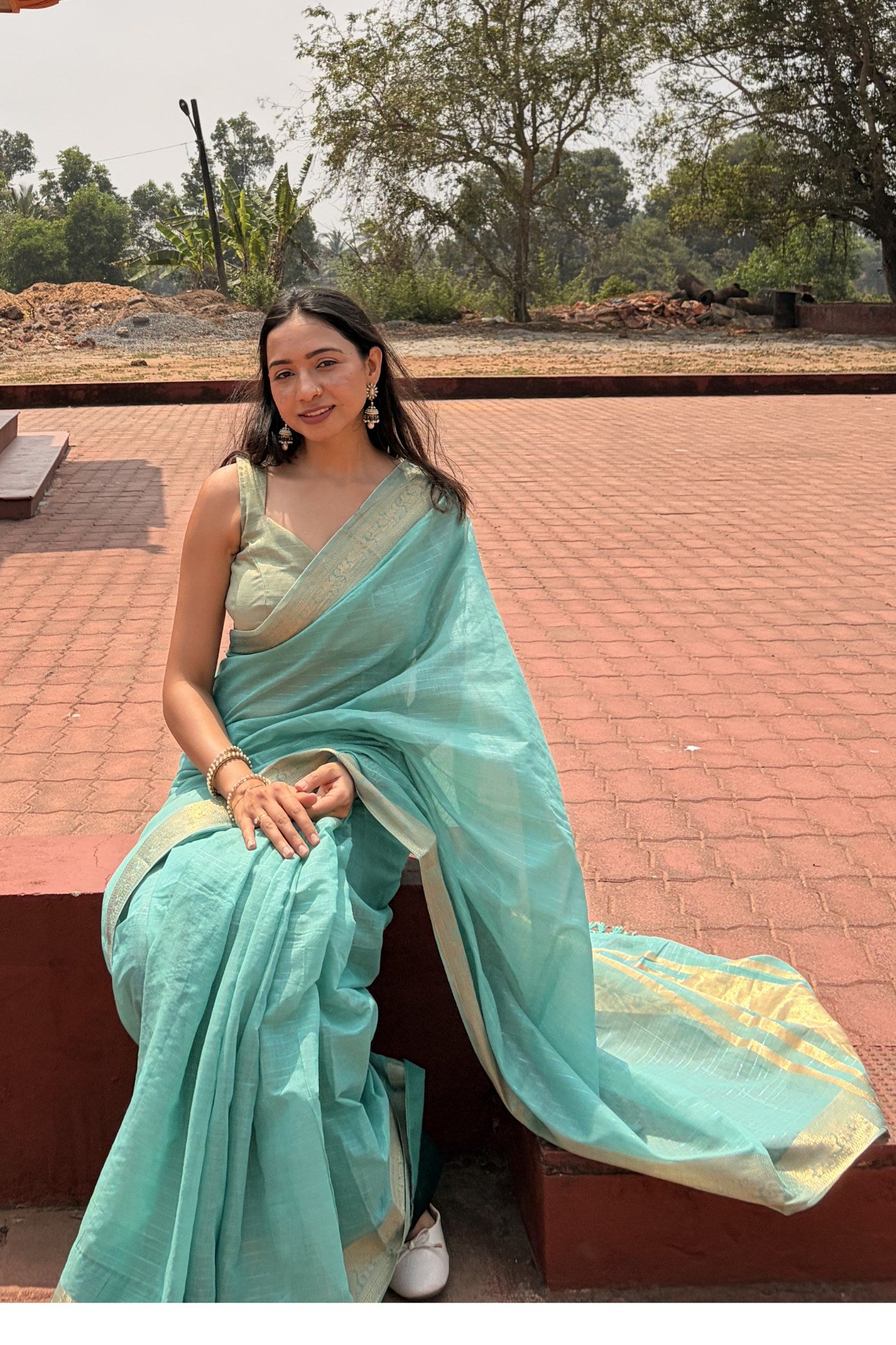 Buy MySilkLove Mentor Green Woven Maheshwari Saree Online