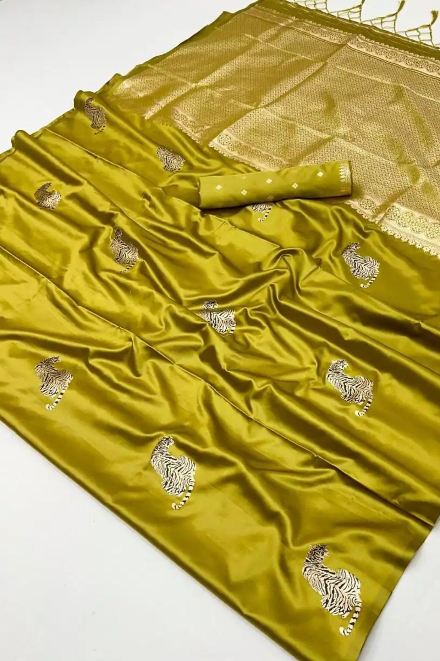 Buy MySilkLove Wisteria Purple Handloom Satin Soft Silk Saree Online