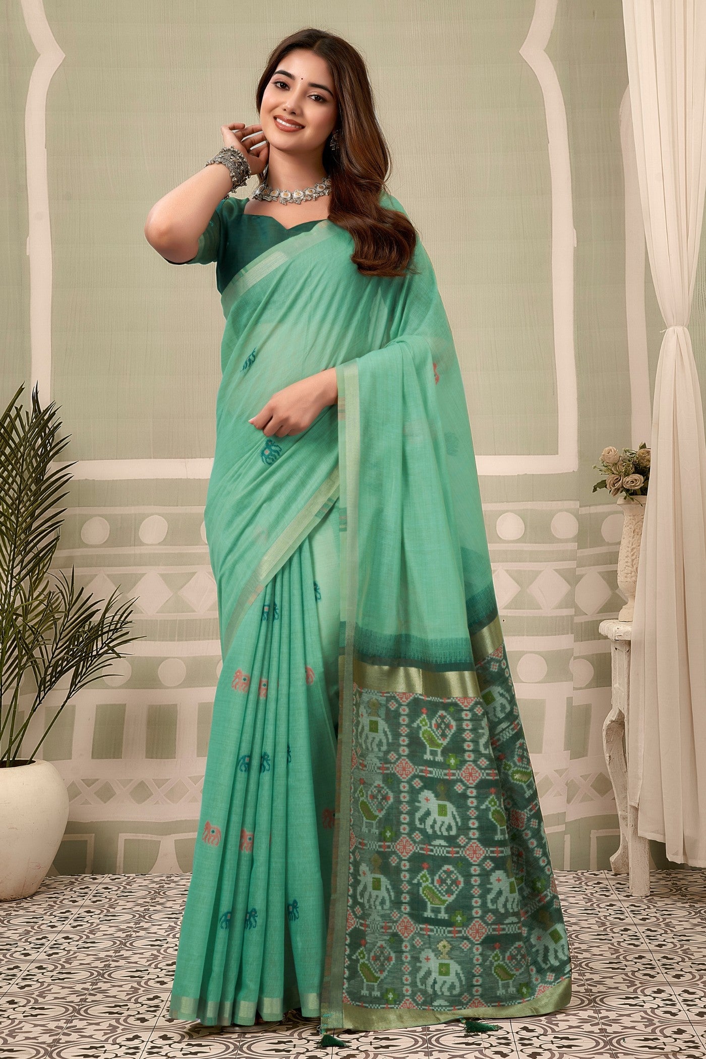 Buy MySilkLove Emerald Green Patola Pallu Zari Woven Saree Online