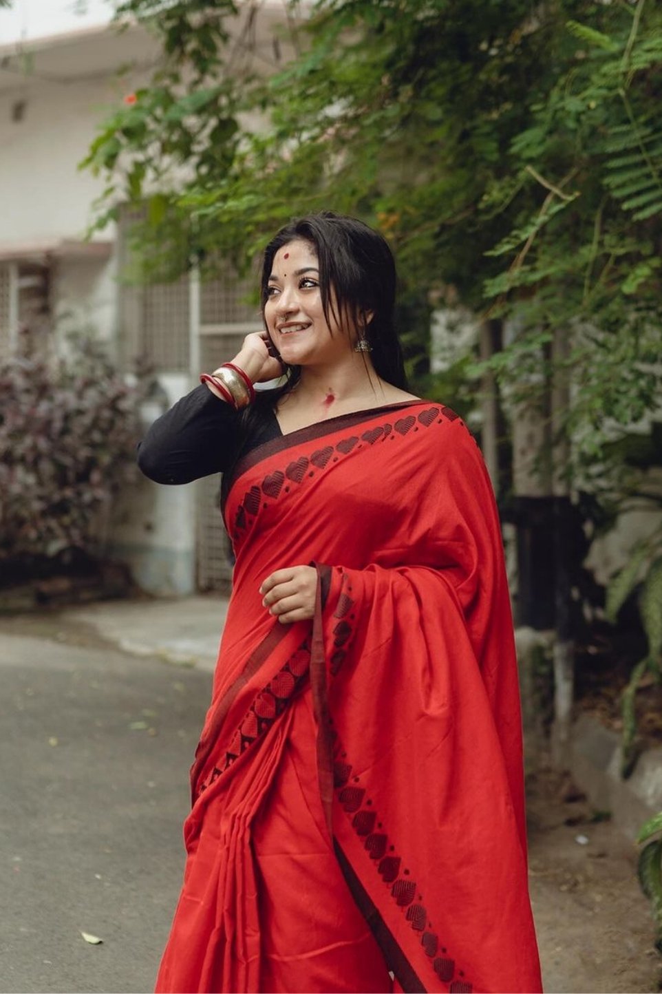 Buy MySilkLove Totem Pole Red Cotton Heart Motif Handloom Saree Online