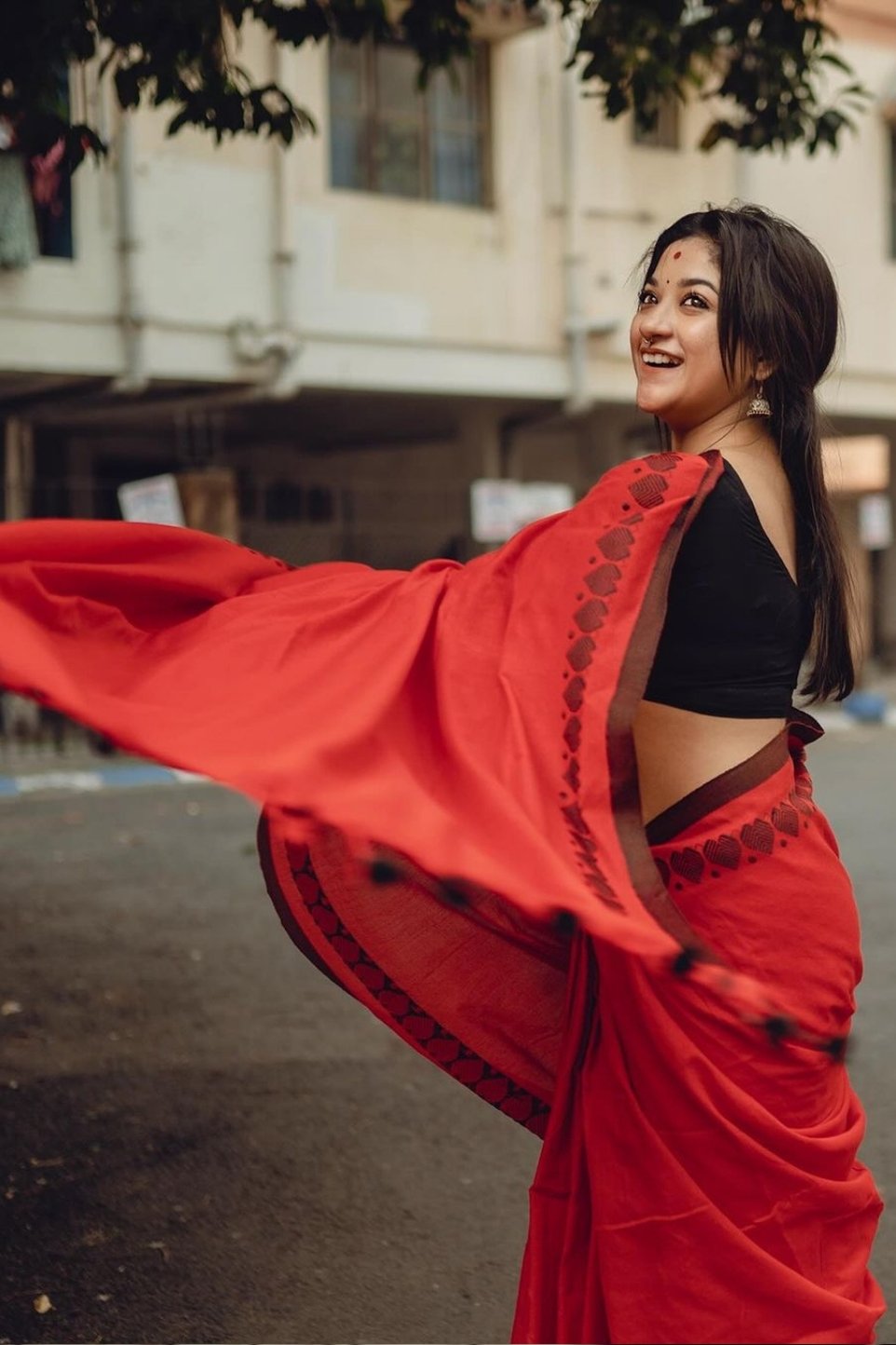 Buy MySilkLove Totem Pole Red Cotton Heart Motif Handloom Saree Online