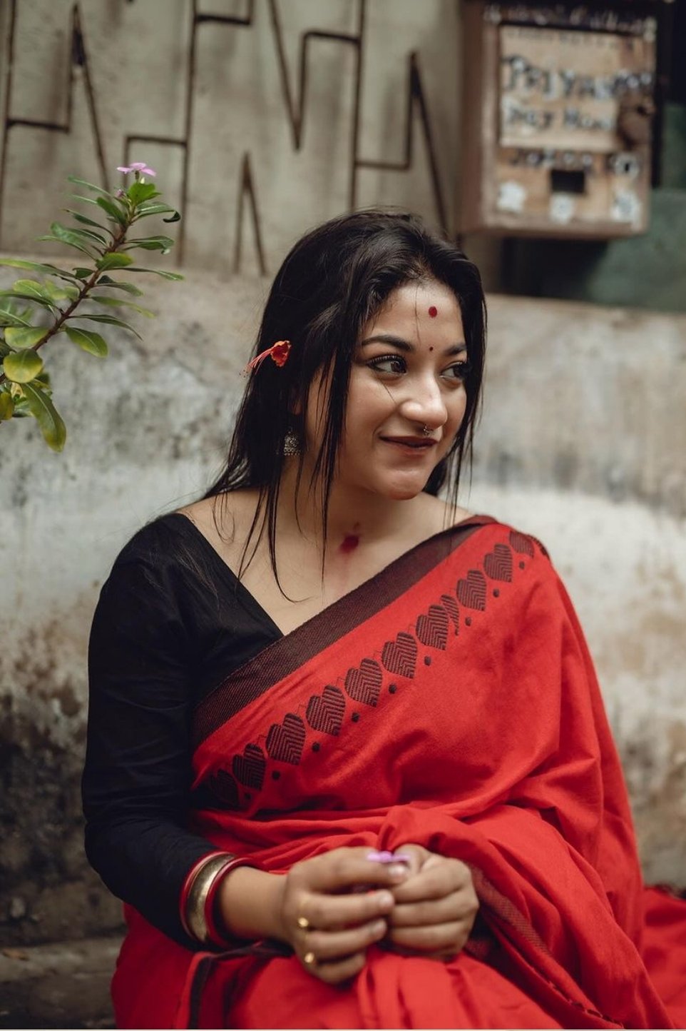 Buy MySilkLove Totem Pole Red Cotton Heart Motif Handloom Saree Online