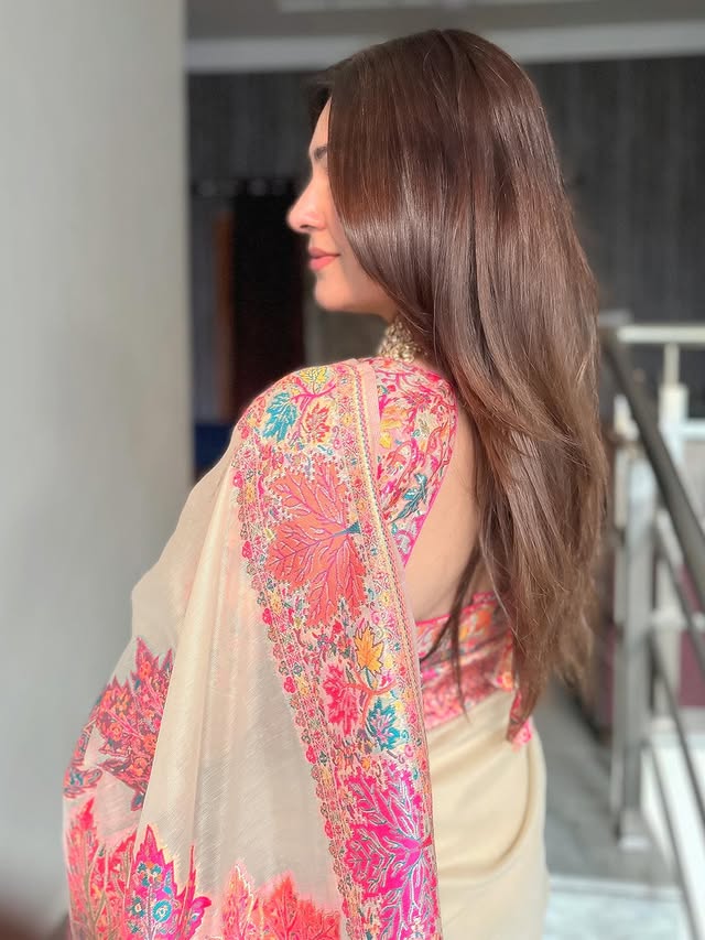 Buy MySilkLove Daisy White Kashmiri Handloom Jamewar Saree Online