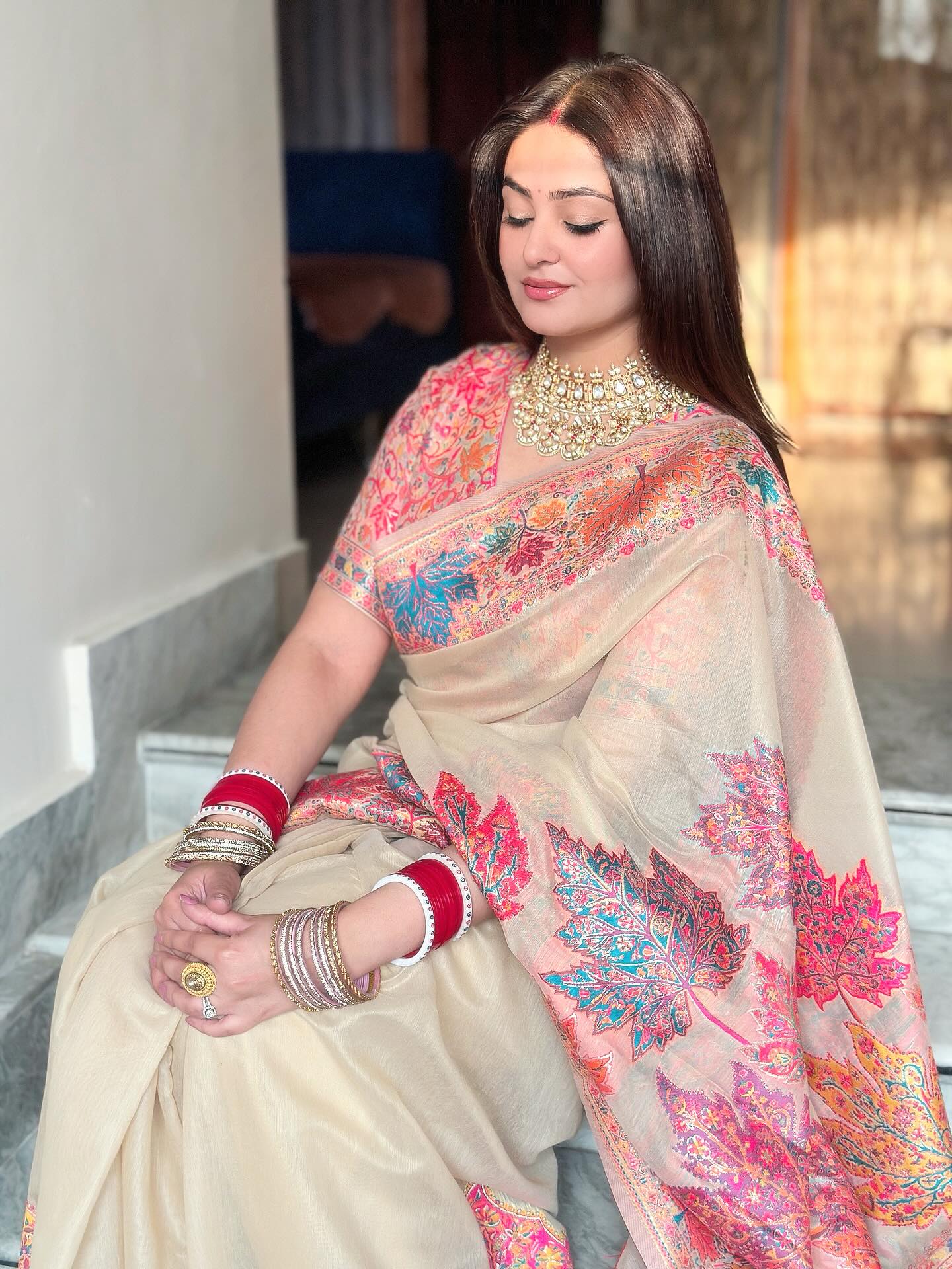 Buy MySilkLove Daisy White Kashmiri Handloom Jamewar Saree Online