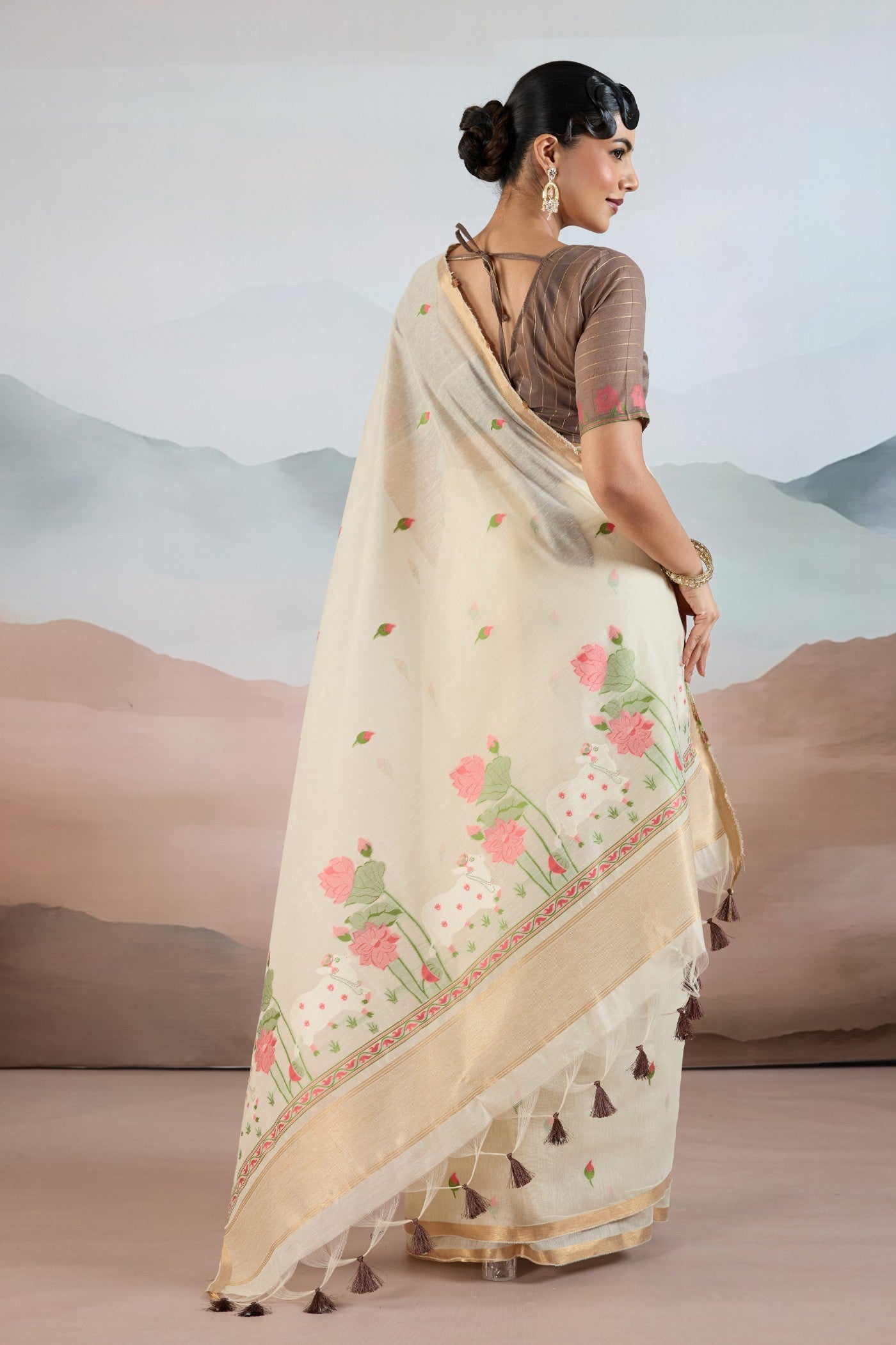Buy MySilkLove White Smoke Cotton Handloom Pichwai Saree Online