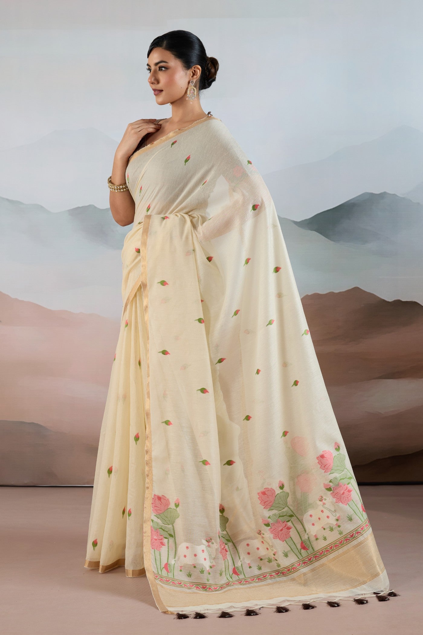 Buy MySilkLove White Smoke Cotton Handloom Pichwai Saree Online