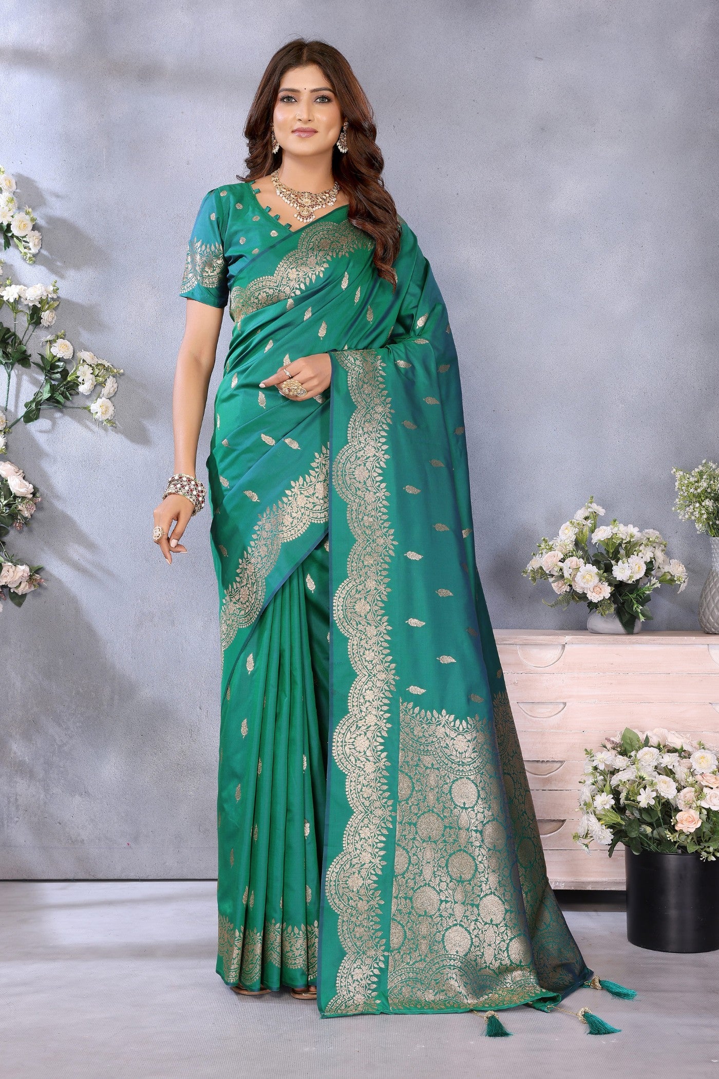 Buy MySilkLove Rama Green Woven Banarasi Saree Online