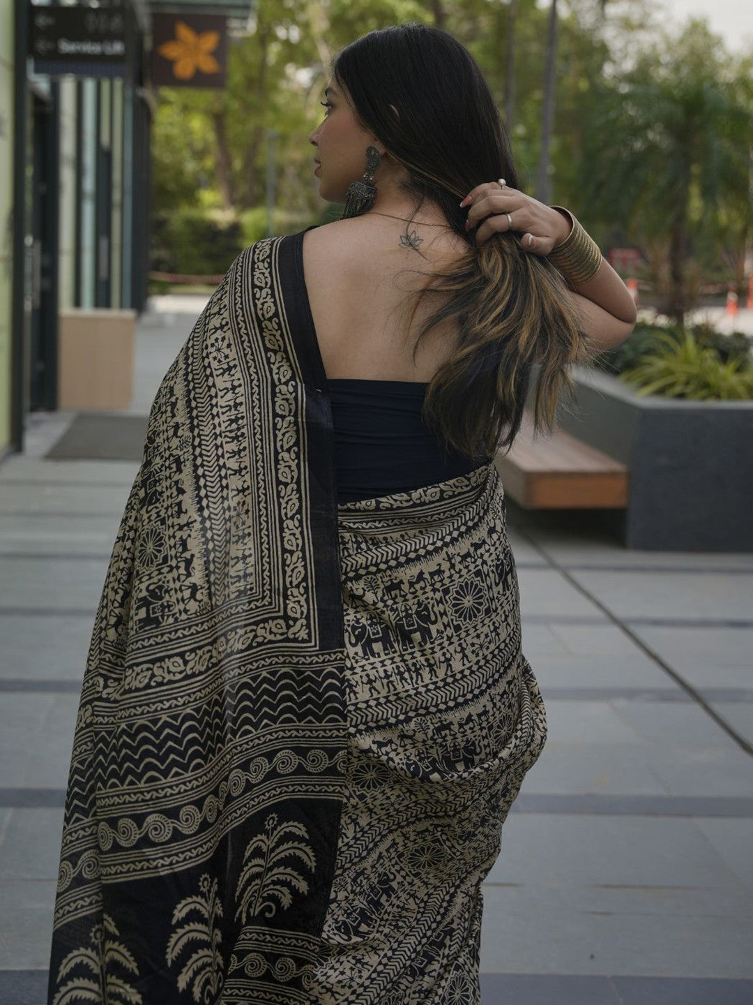 Buy MySilkLove Snowy Cream and Black Kalamkari Printed Saree Online