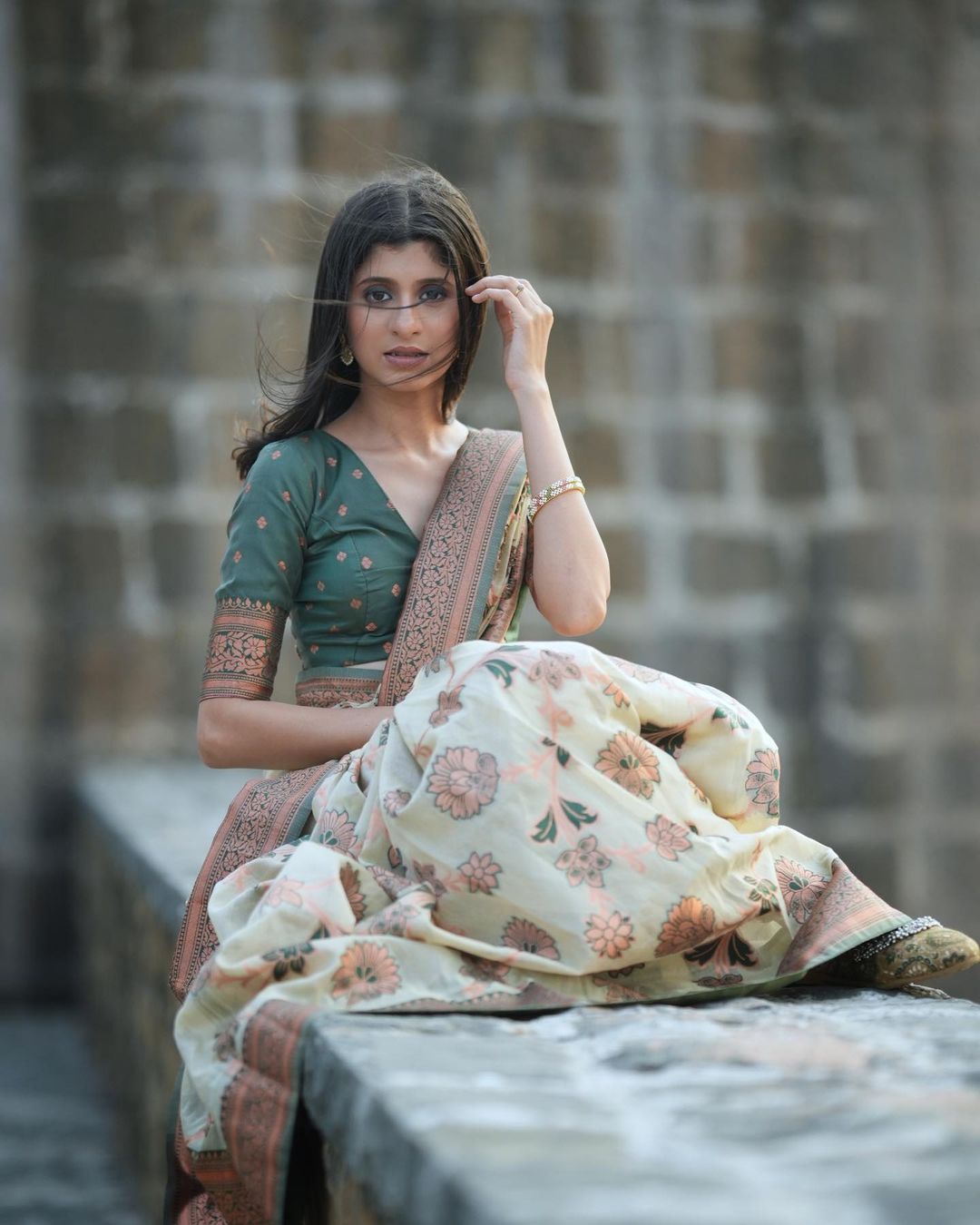 Buy MySilkLove Tahuna Green and Cream Bronze Zari Organza Woven Silk Saree Online