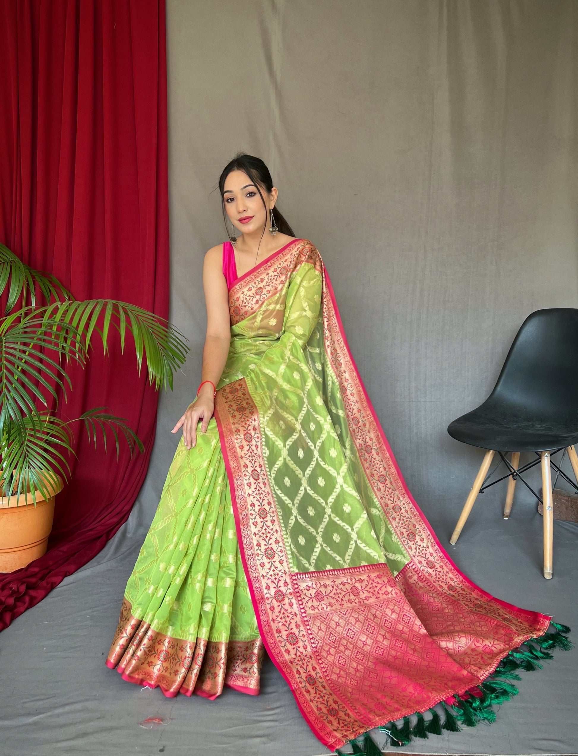 Buy MySilkLove Tacha Green Woven Banarasi Organza Silk Saree Online