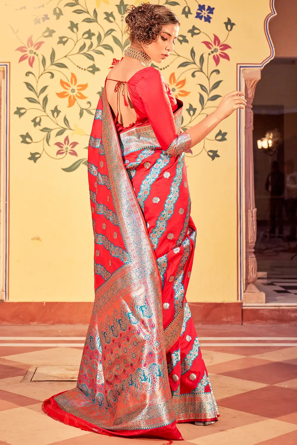 Buy MySilkLove Tia Maria Red Woven Zari Banarasi Silk Saree Online
