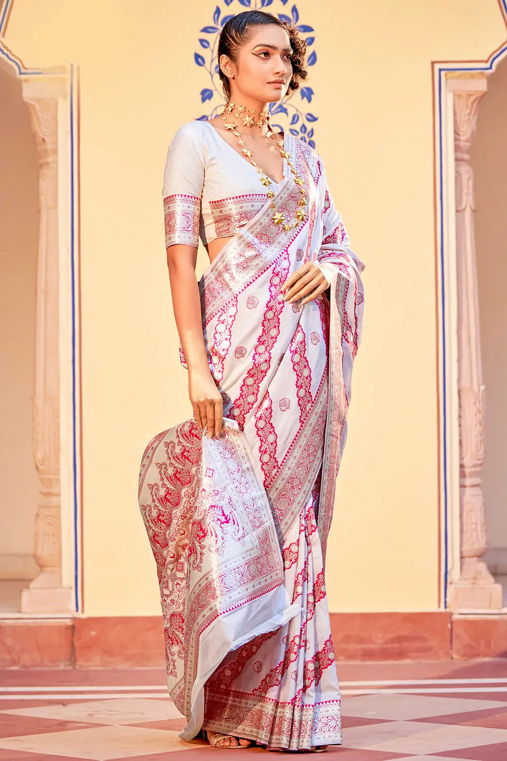 Buy MySilkLove Mandys Pink Woven Zari Banarasi Silk Saree Online