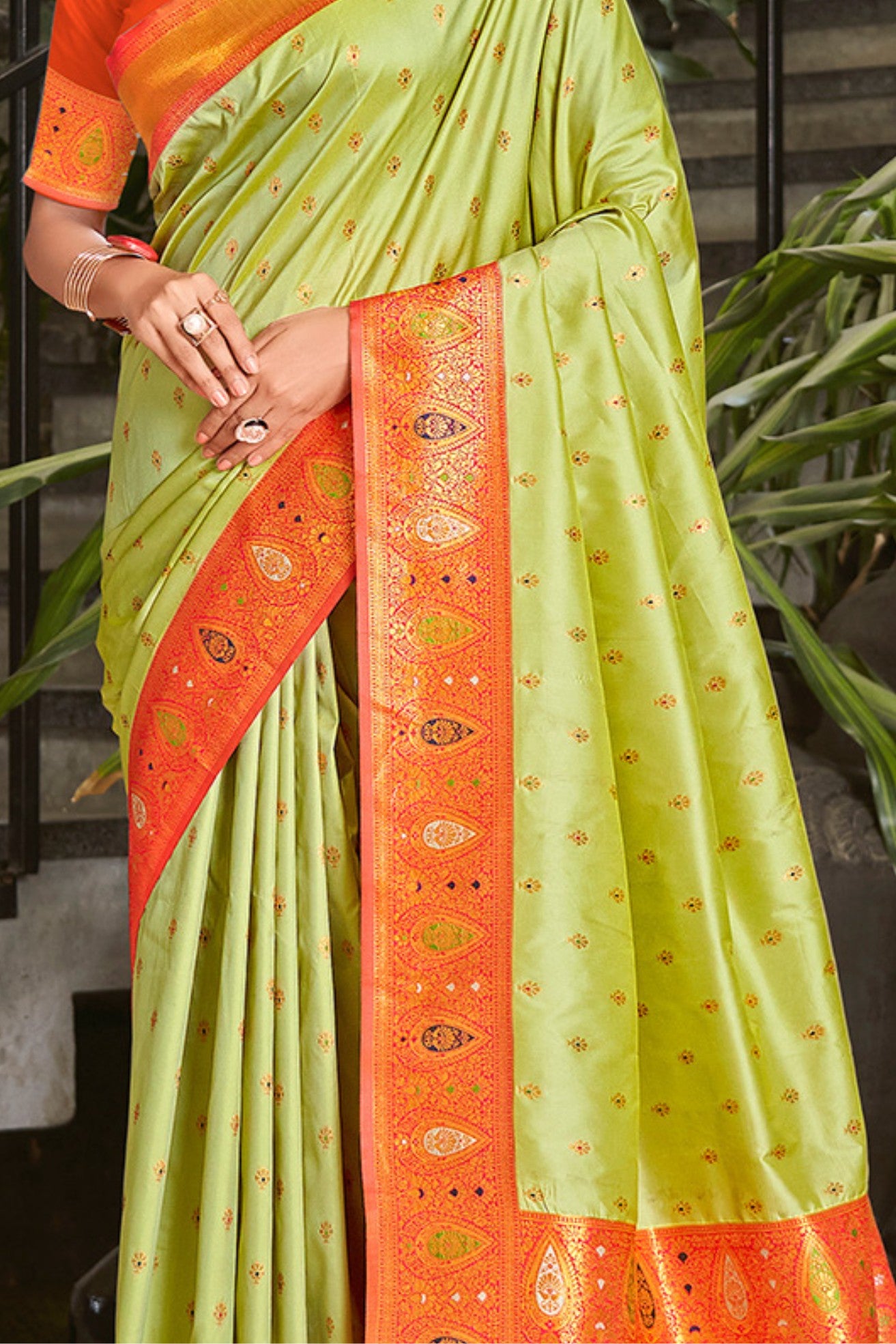 Buy MySilkLove Tacha Green Woven Banarasi Saree Online