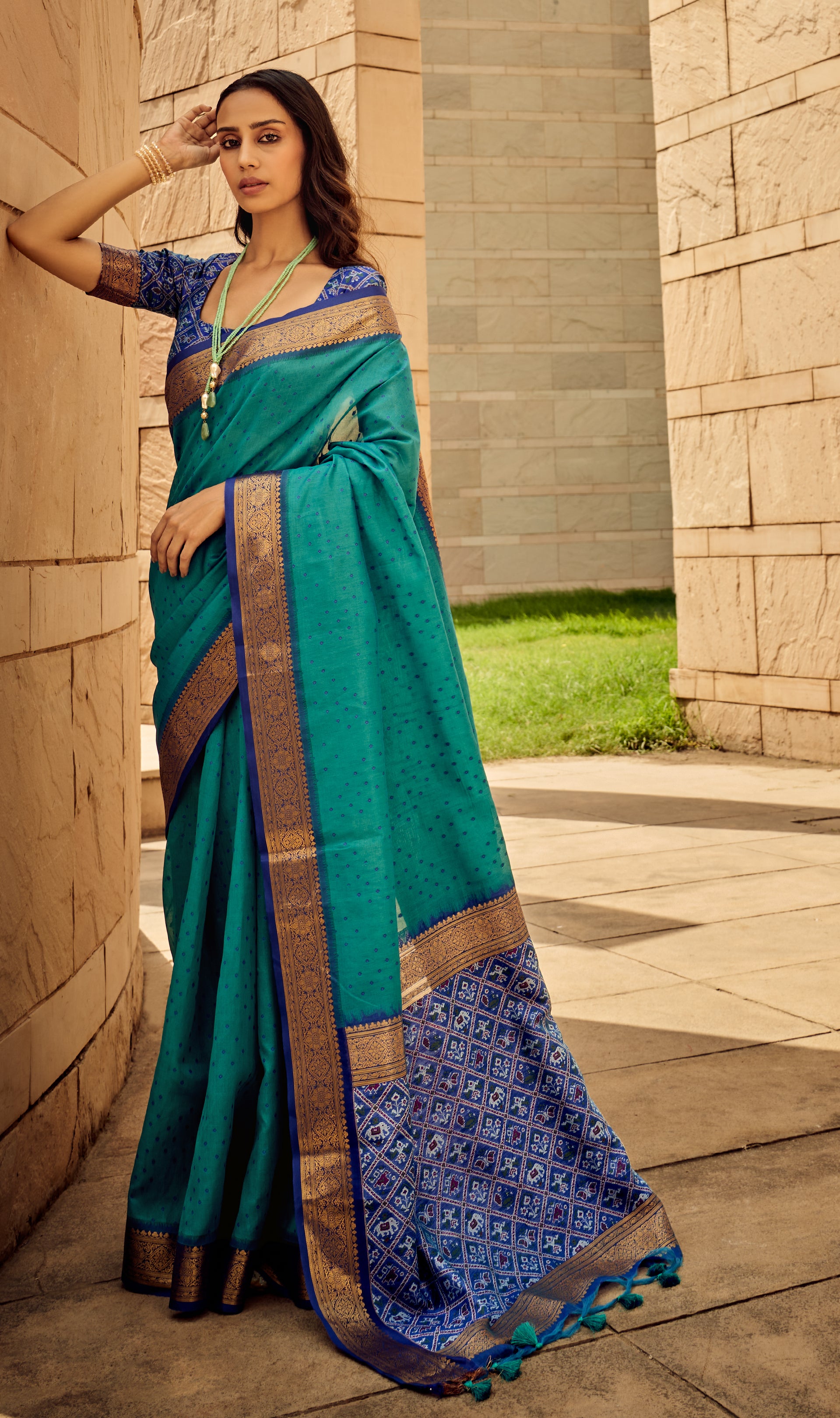 Buy MySilkLove Elf Green Woven Banarasi Handloom Silk Saree Online