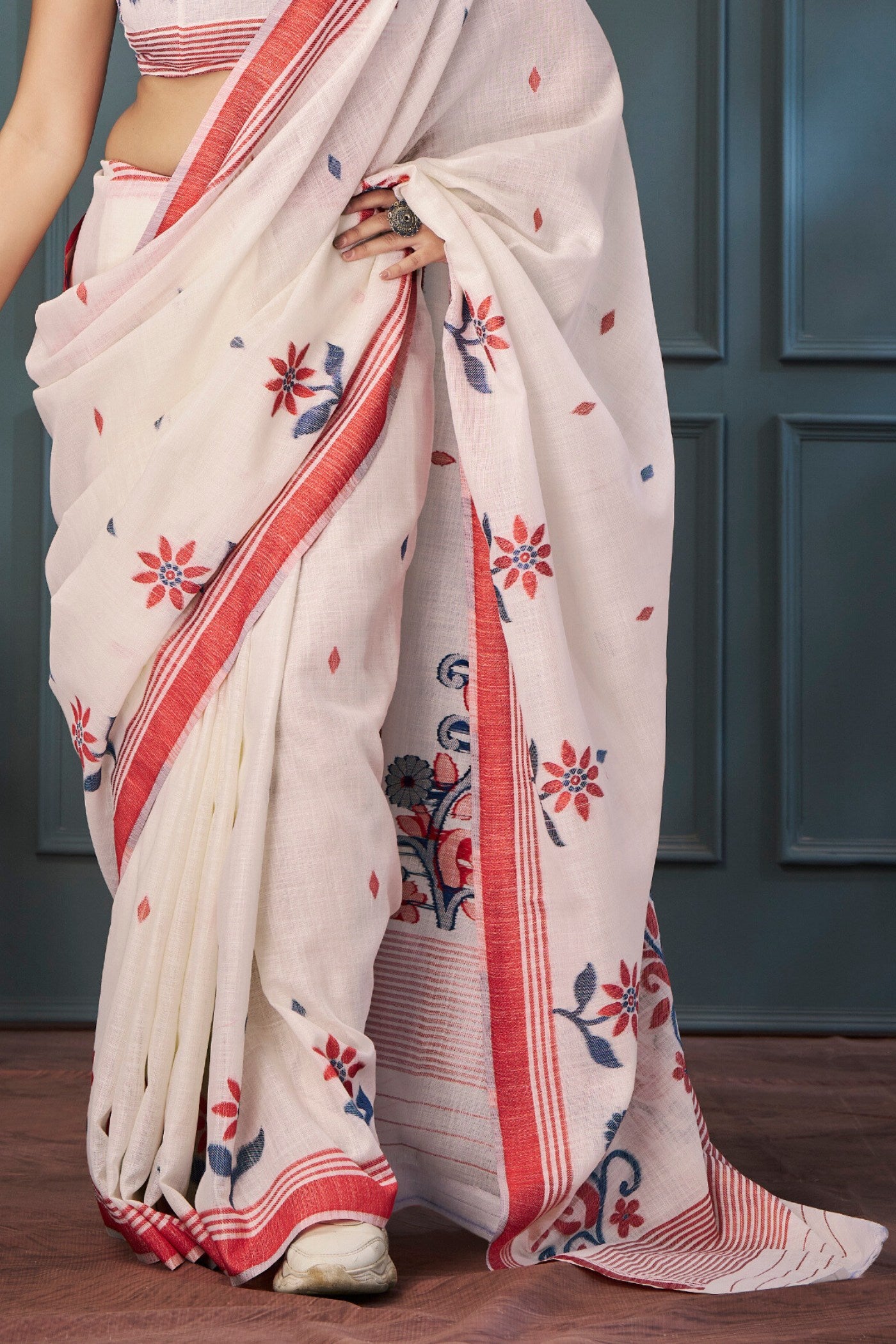 Buy MySilkLove Clam Shell White Handloom Linen Saree Online