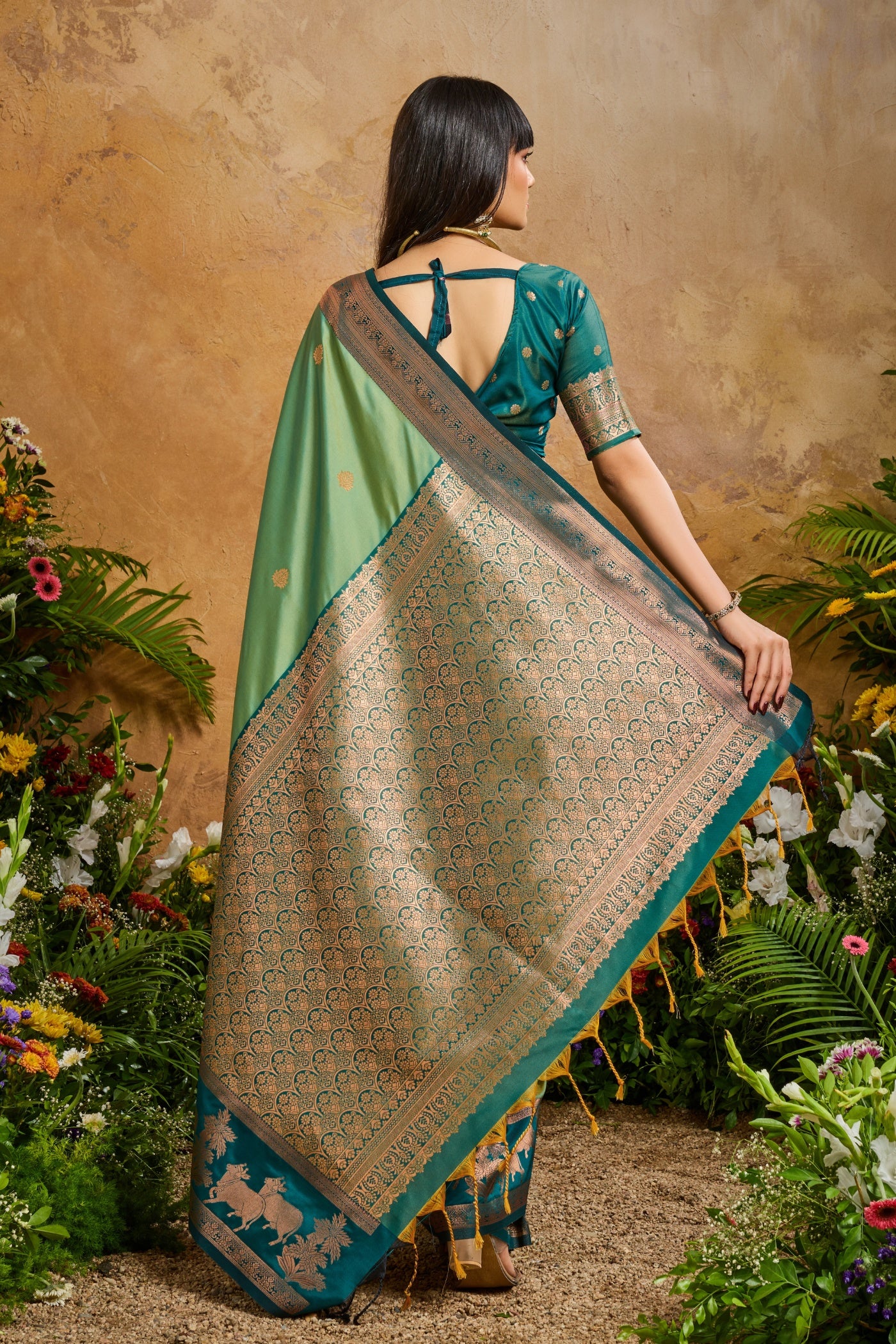 Buy MySilkLove Lochinvar Green Banarasi Handloom Pichwai Saree Online