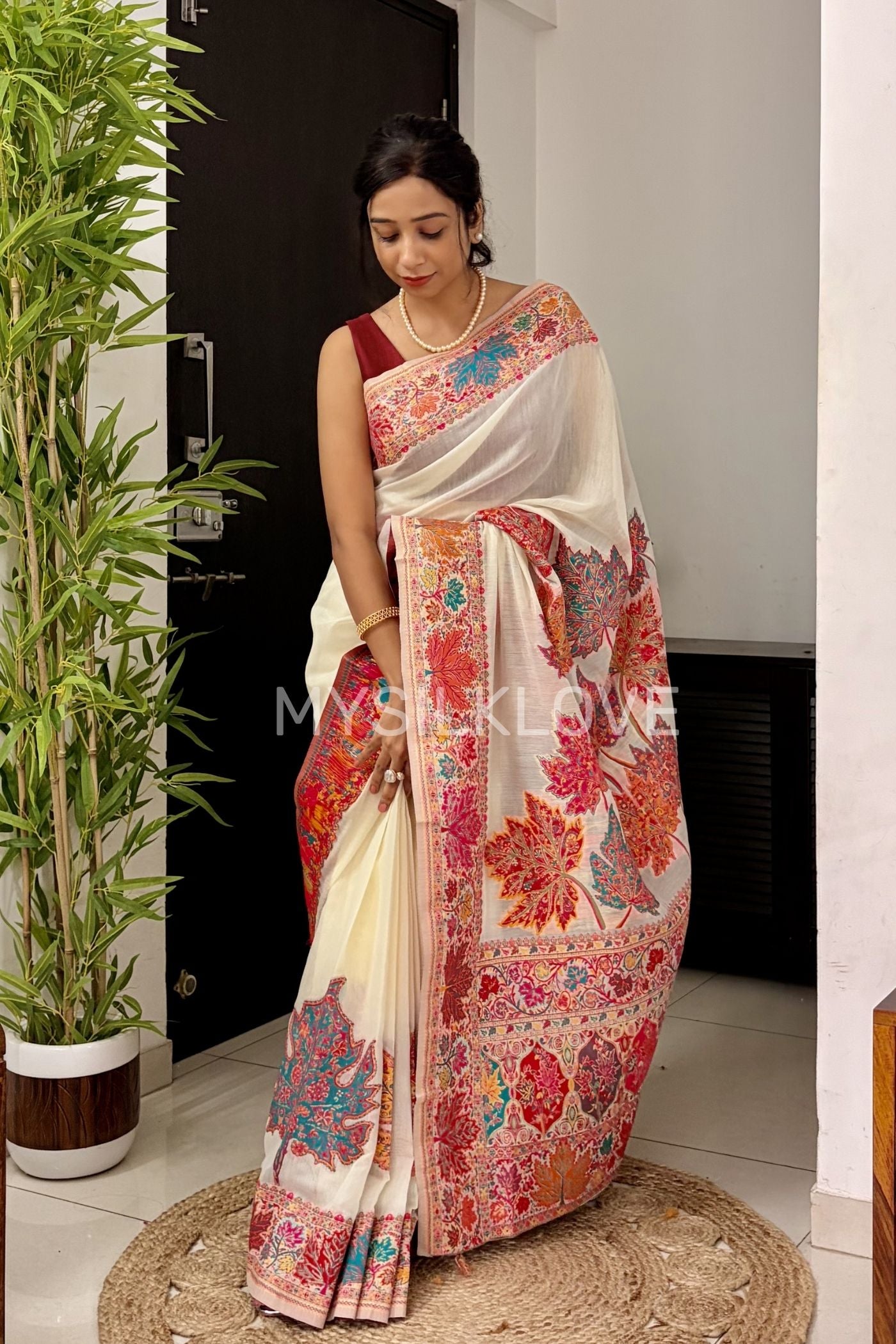 Buy MySilkLove Oyster White Kashmiri Handloom Jamewar Saree Online