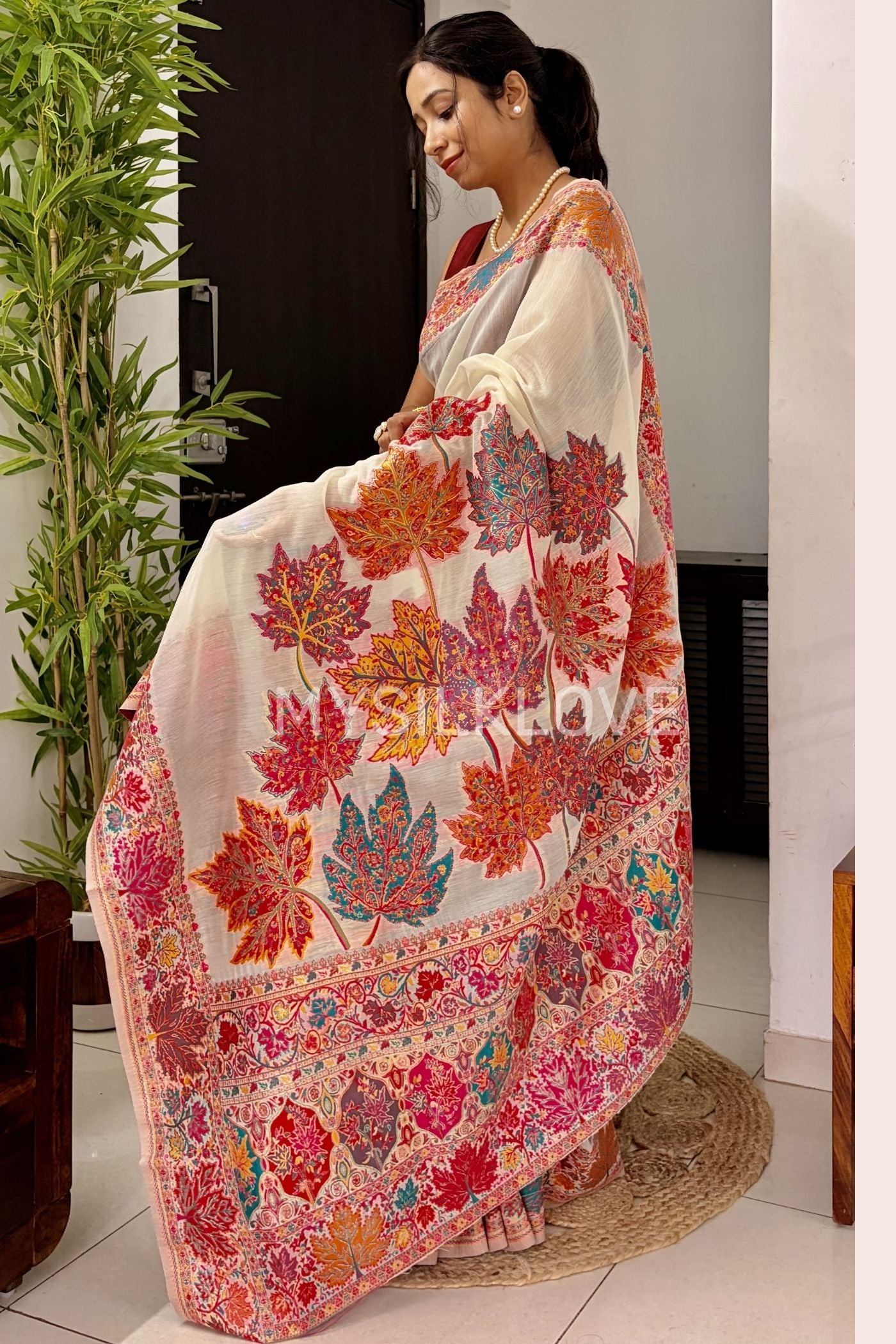 Buy MySilkLove Oyster White Kashmiri Handloom Jamewar Saree Online