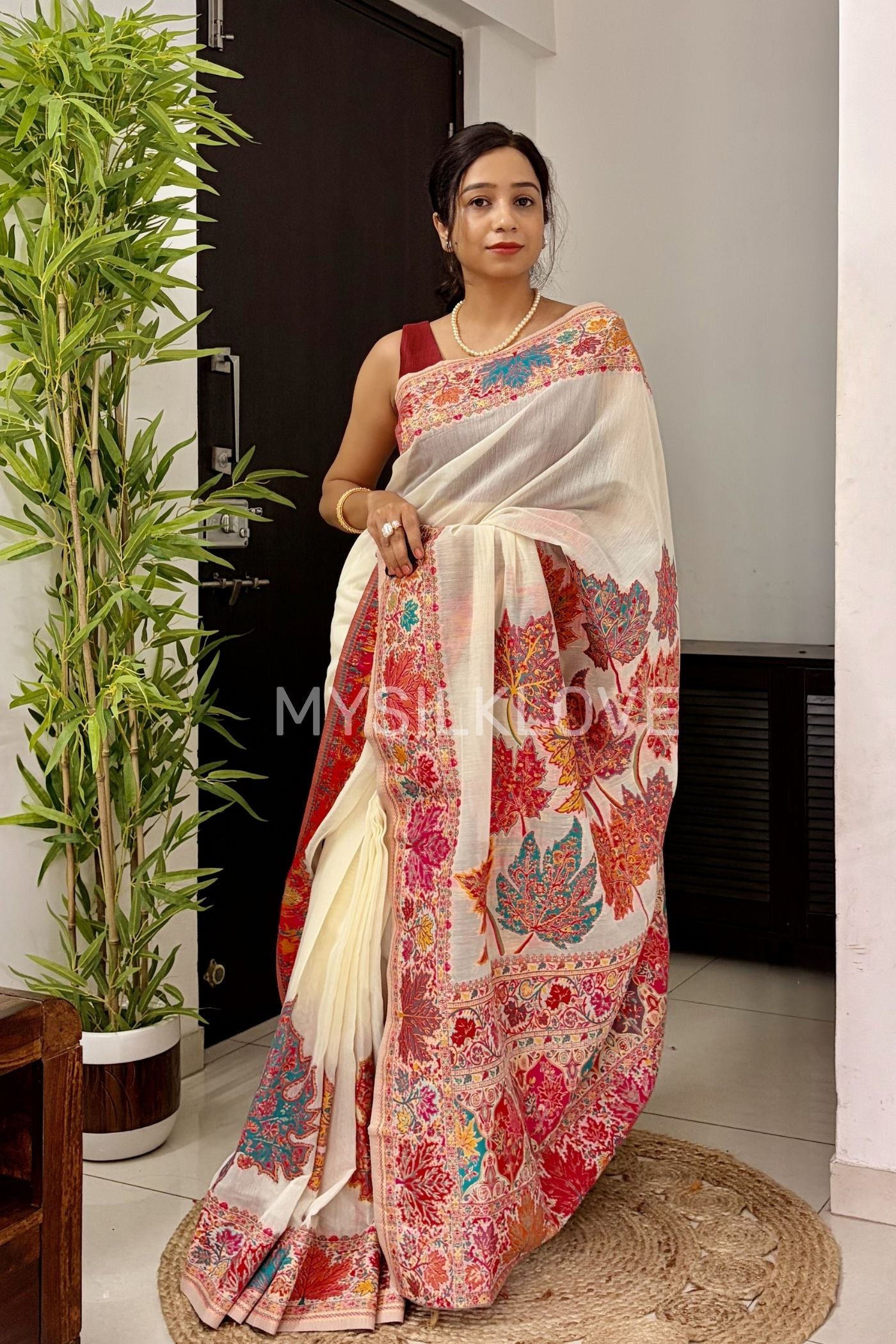 Buy MySilkLove Oyster White Kashmiri Handloom Jamewar Saree Online