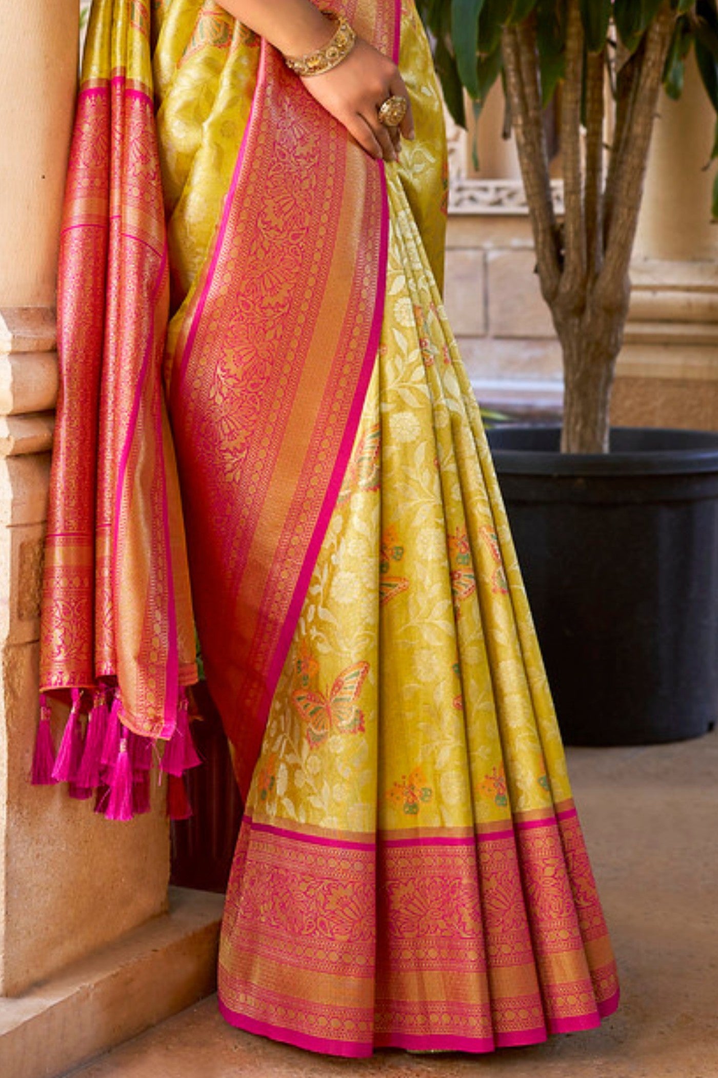 Buy MySilkLove Rob Roy Yellow Woven Kanjivaram Saree Online