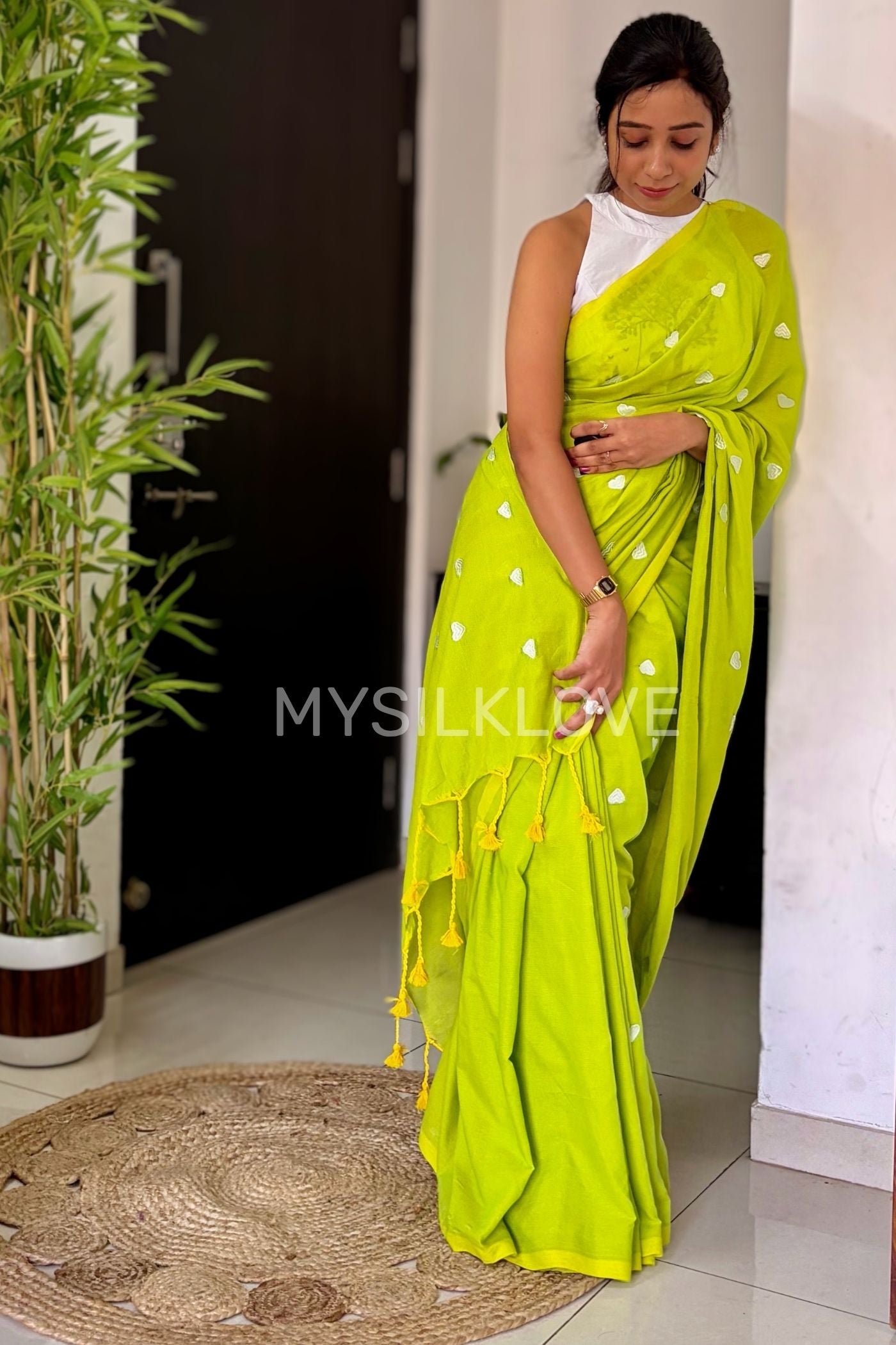 MySilkLove Leaf Green Mul cotton Heart Thread Woven Saree