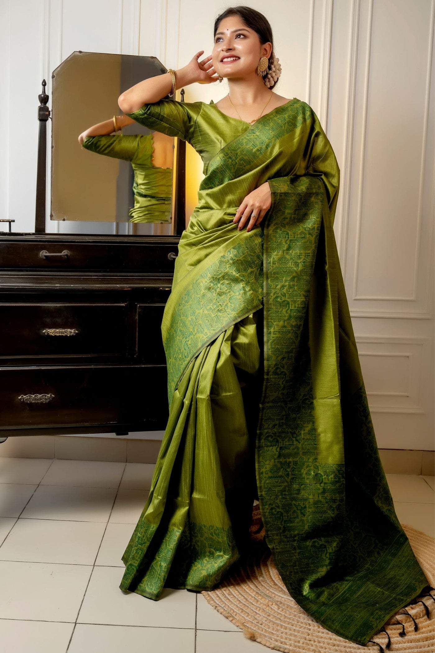 Buy MySilkLove Emerald Green Banarasi Handloom Raw Silk Saree Online