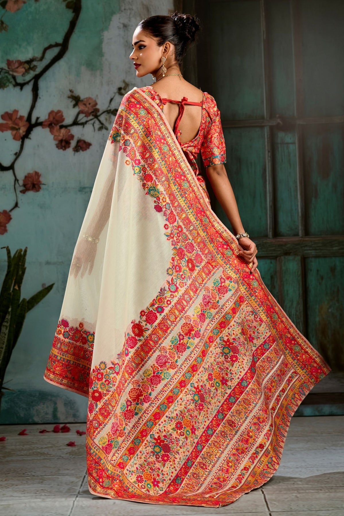 Buy MySilkLove Frost White Kashmiri Handloom Jamewar Saree Online