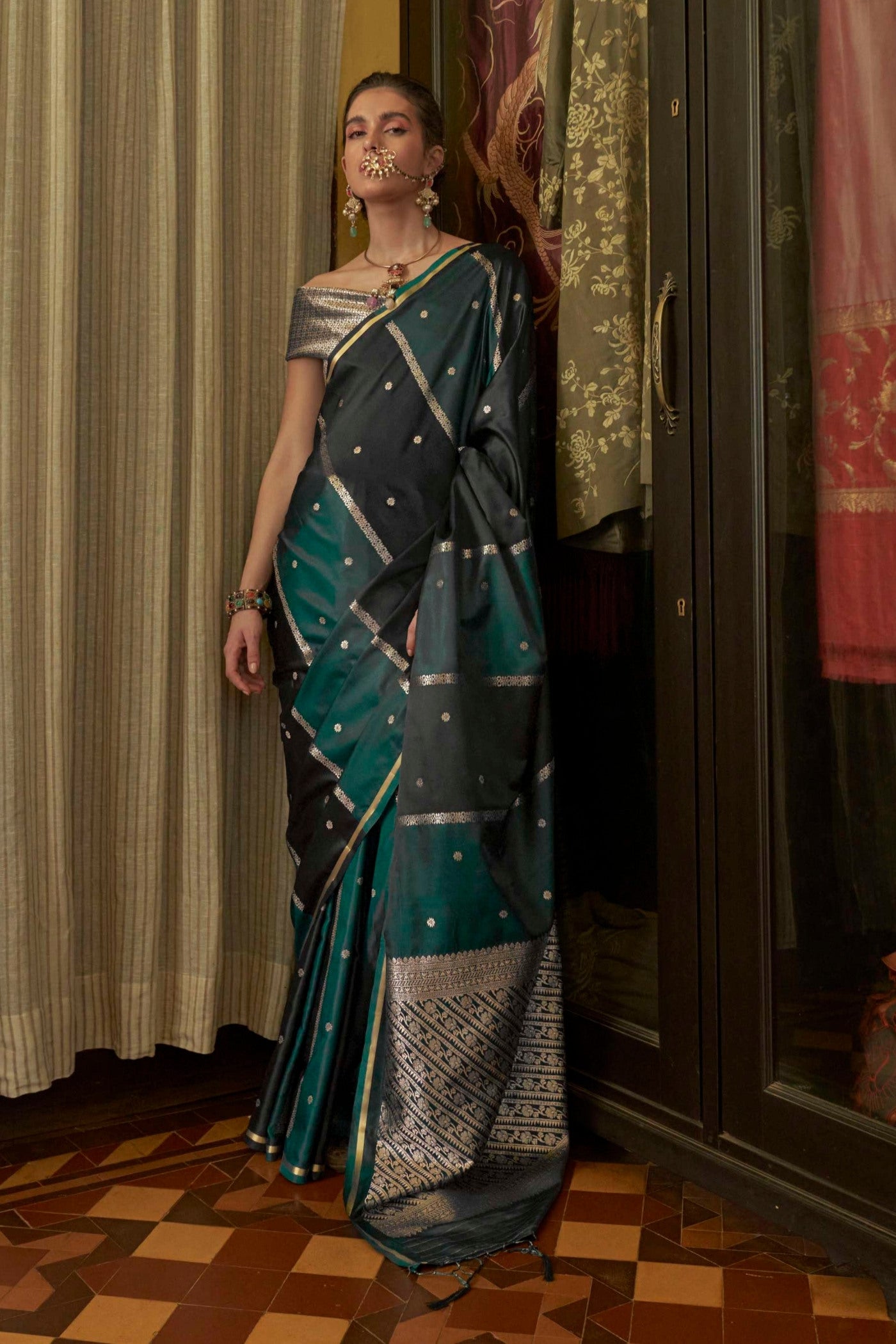 Buy MySilkLove Hunter Green Handloom Rangkat Banarasi Satin Silk Saree Online
