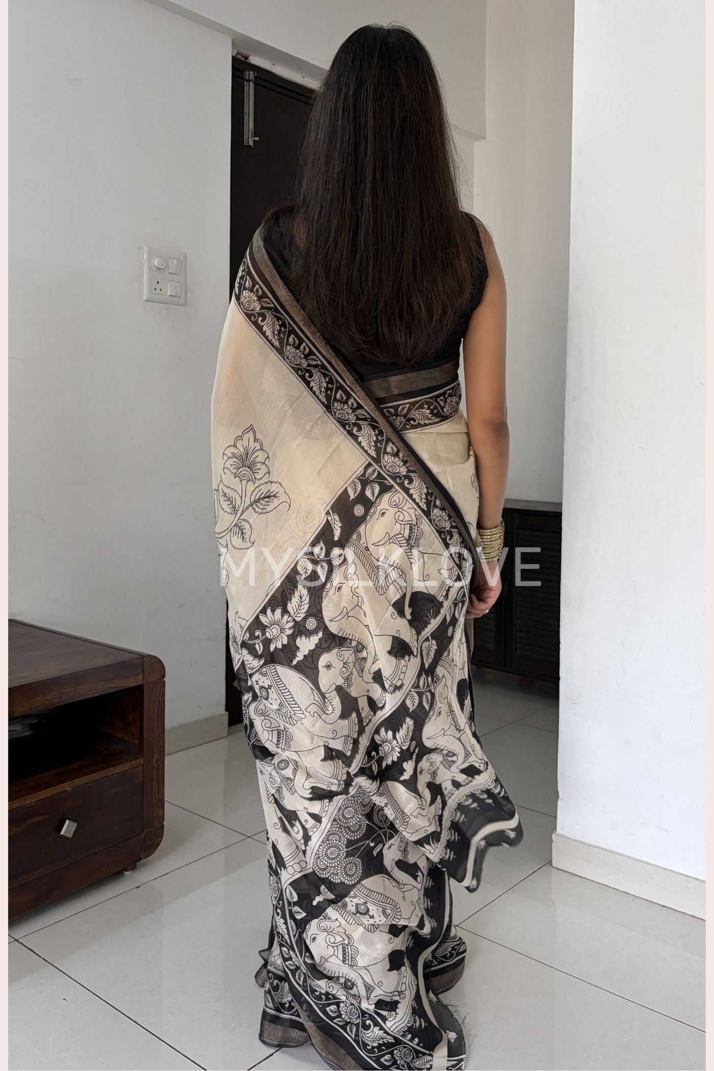Buy MySilkLove Rashmika Mandanna Inspired- Black and Cream Mul Cotton Kalamkari Saree Online