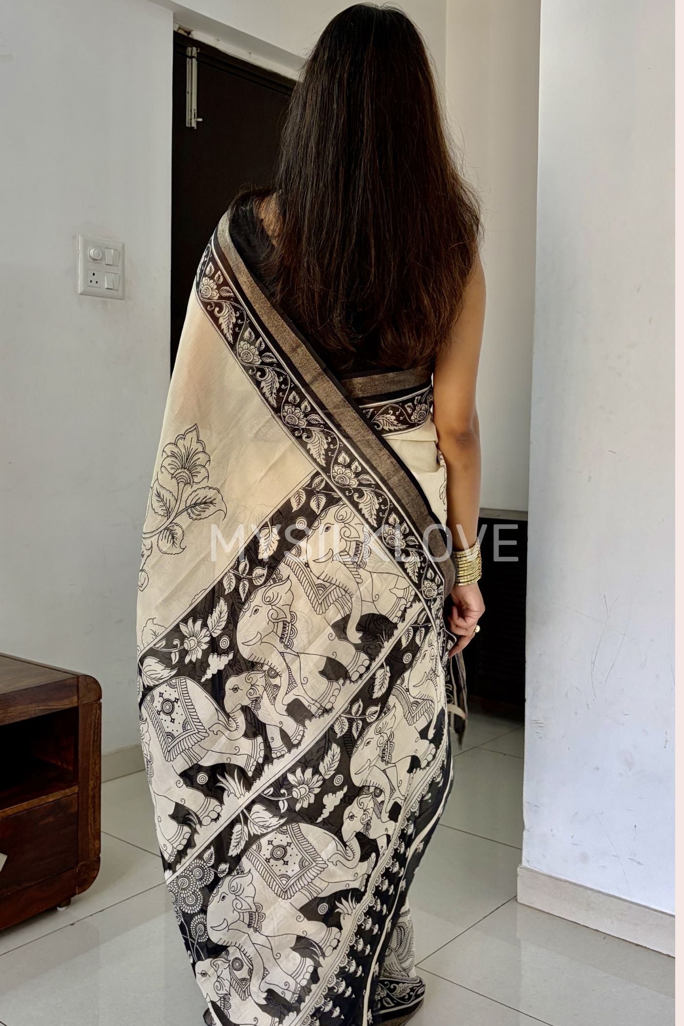 Buy MySilkLove Rashmika Mandanna Inspired- Black and Cream Mul Cotton Kalamkari Saree Online