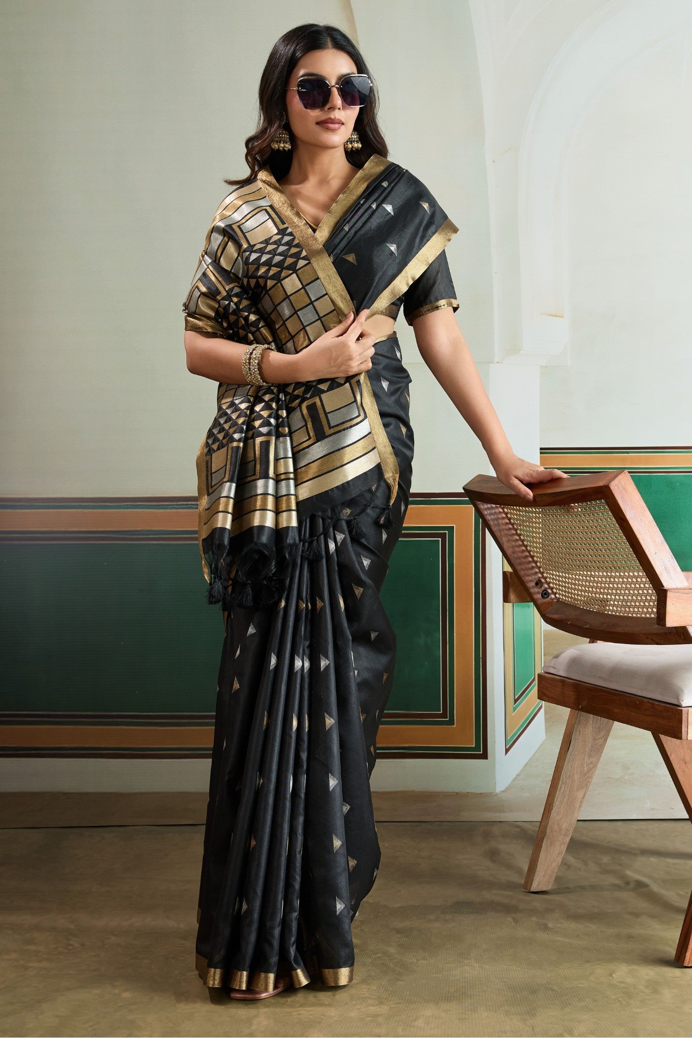 Buy MySilkLove Black Eel Tussar Handloom Silk Saree Online