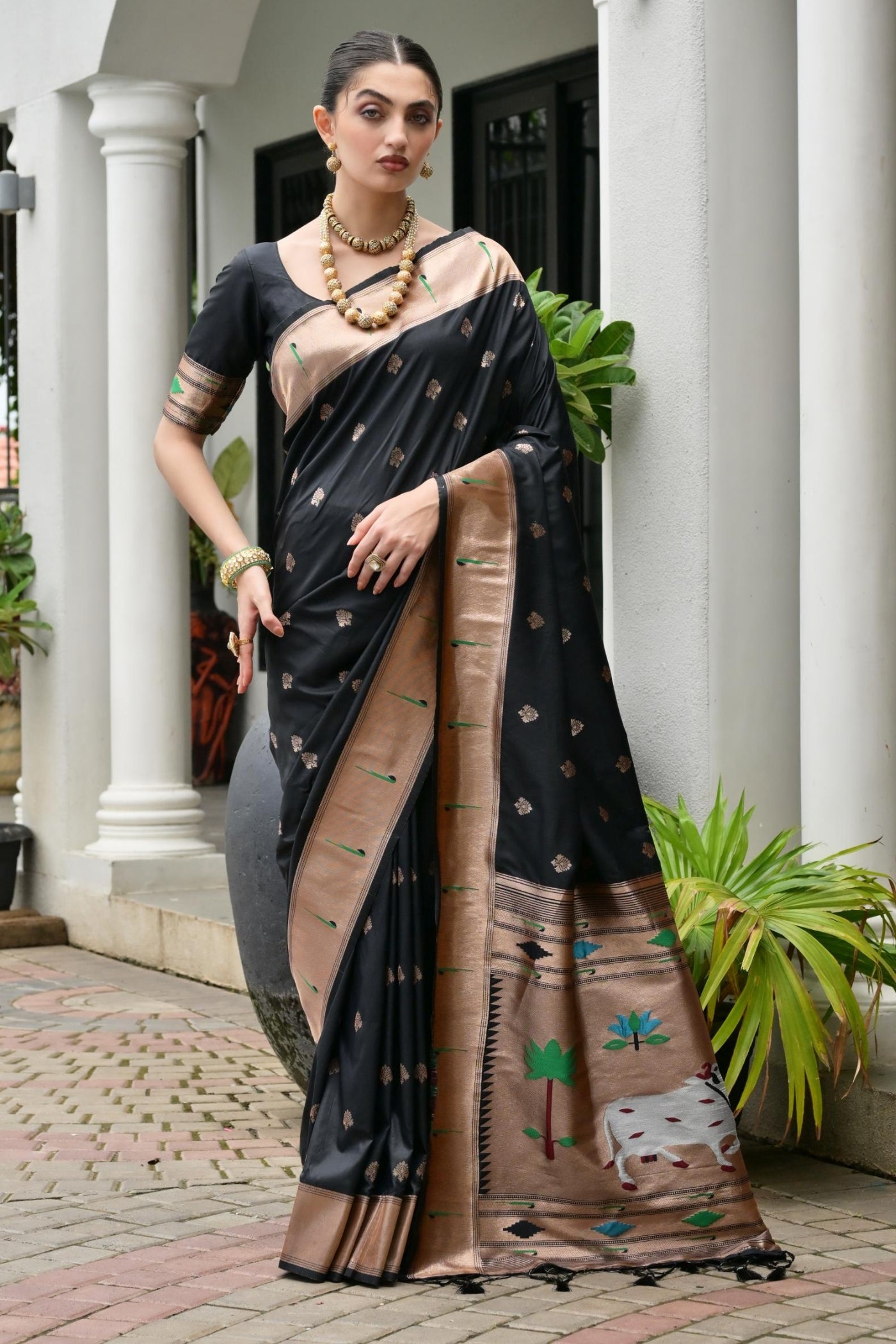 Buy MySilkLove Rodeo Black Woven Paithani Saree Online