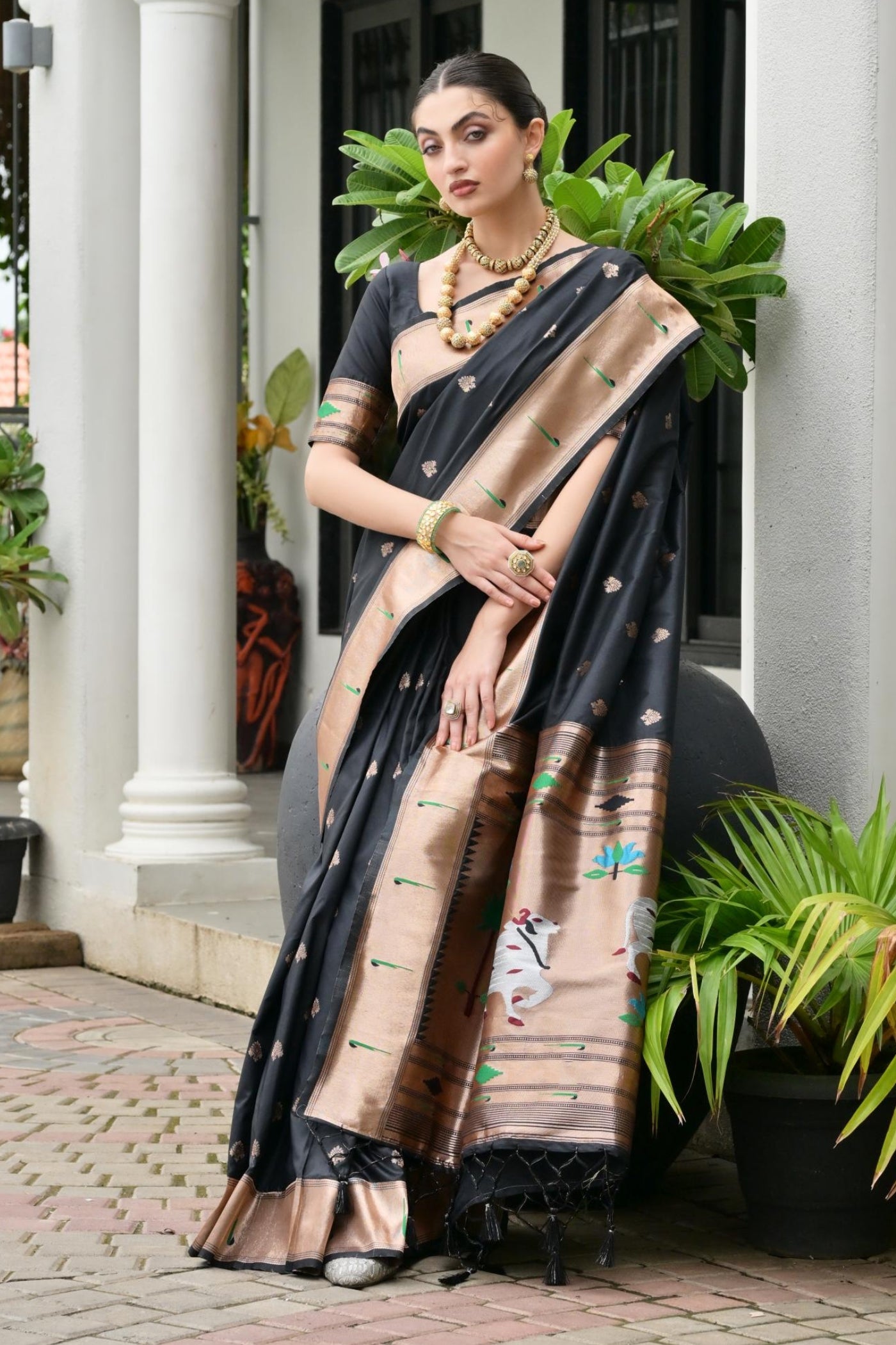 Buy MySilkLove Rodeo Black Woven Paithani Saree Online