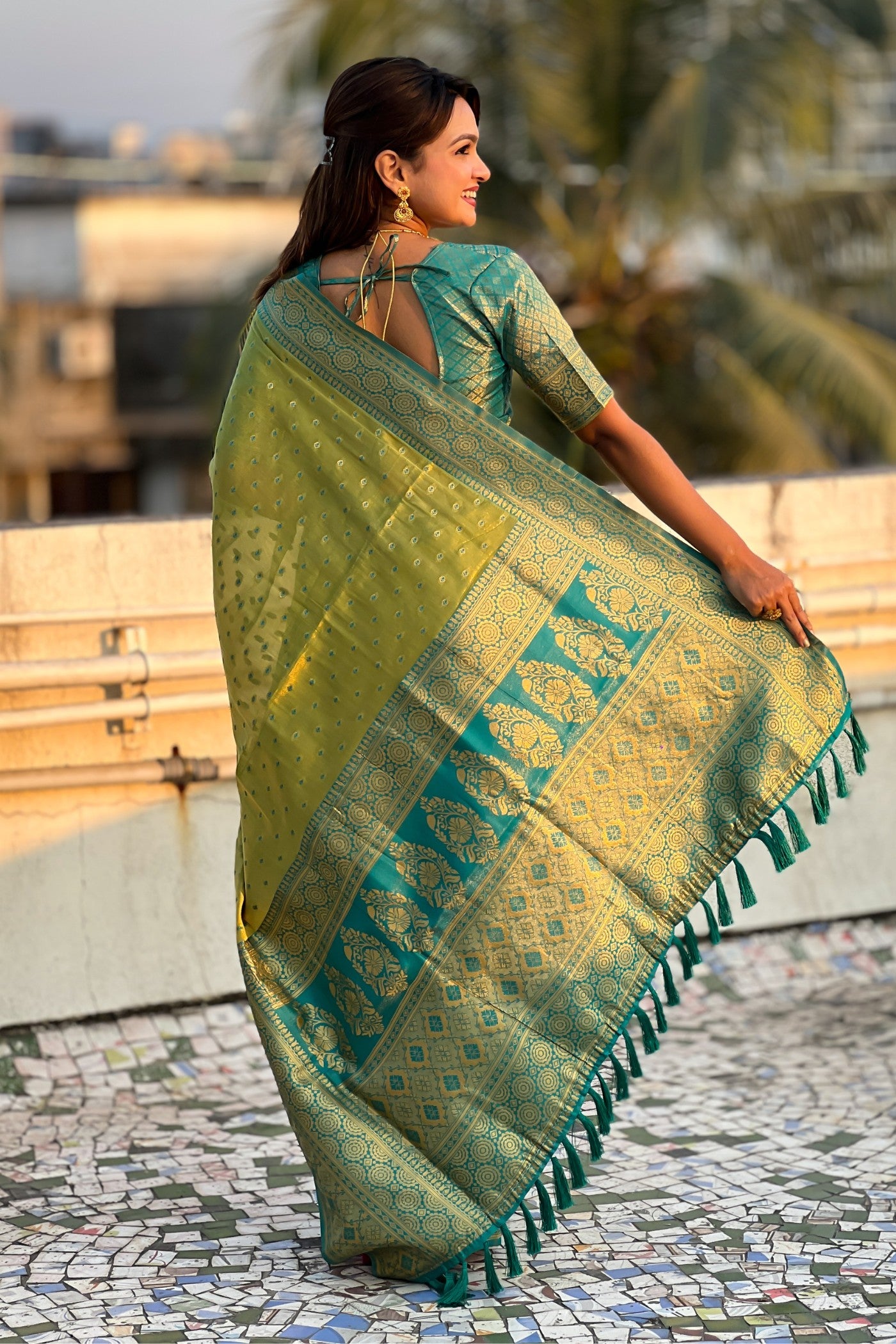 Buy MySilkLove Himalaya Green Woven Banarasi Saree Online