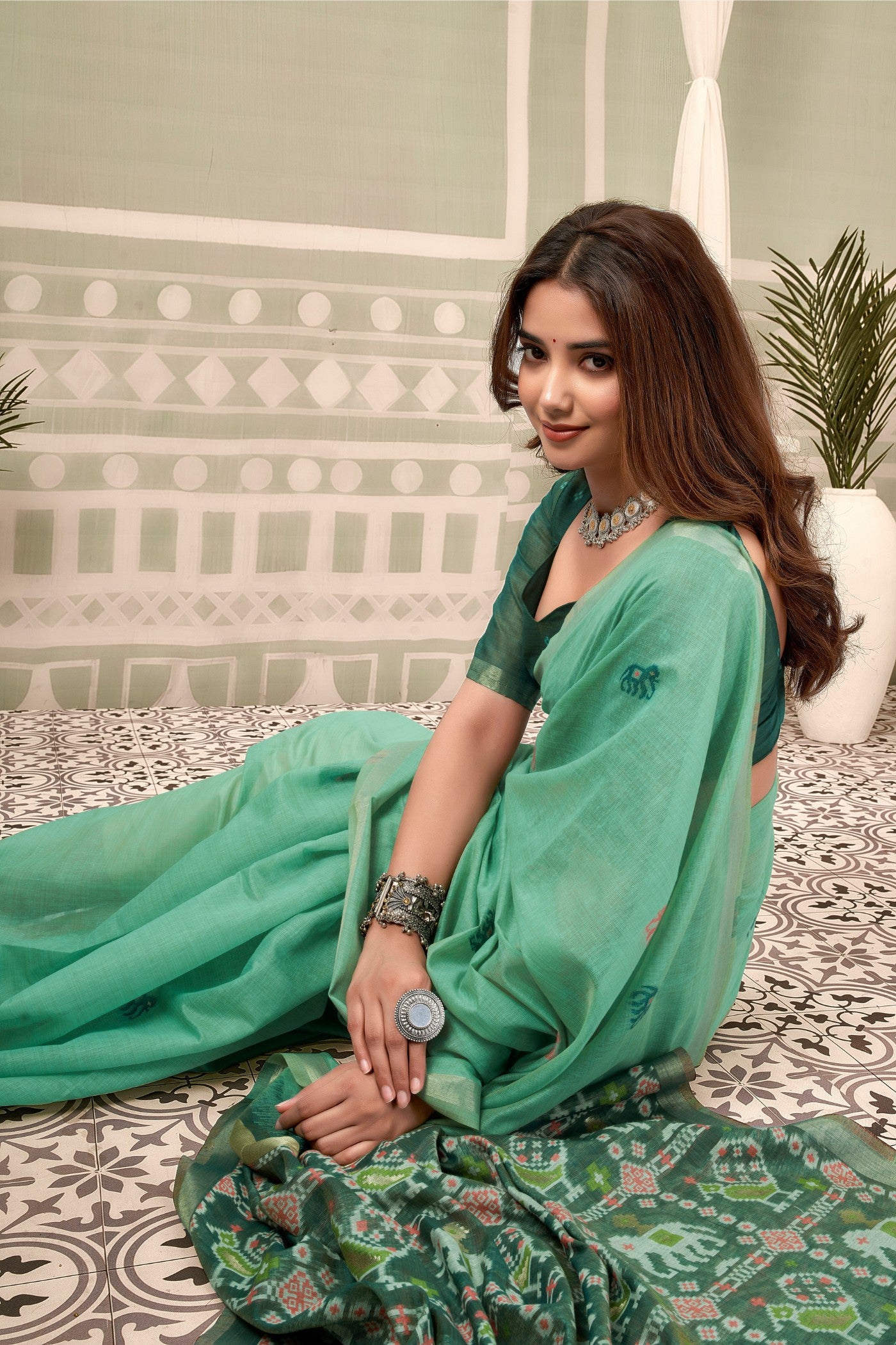 Buy MySilkLove Emerald Green Patola Pallu Zari Woven Saree Online